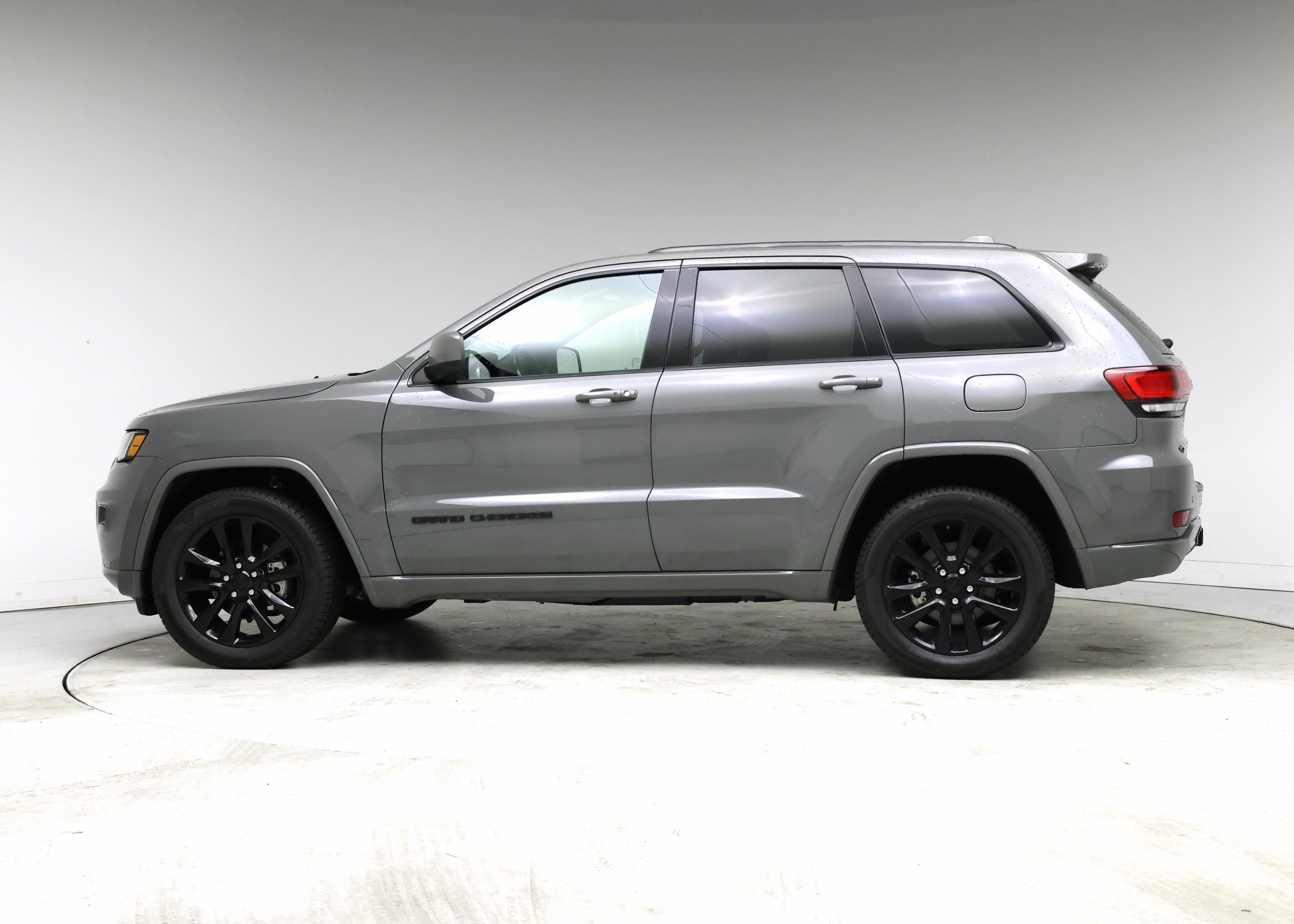 Thumbnail: 2020 Jeep Grand Cherokee - 3