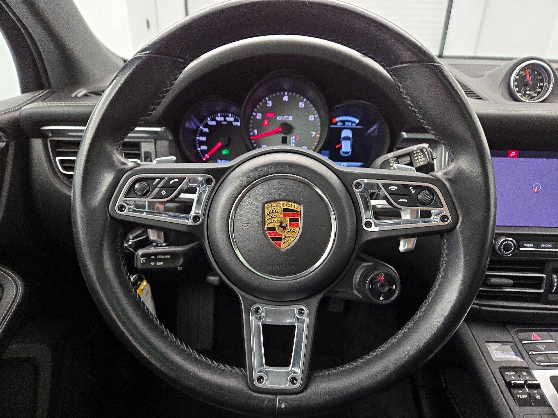Thumbnail: 2021 Porsche Macan - 10