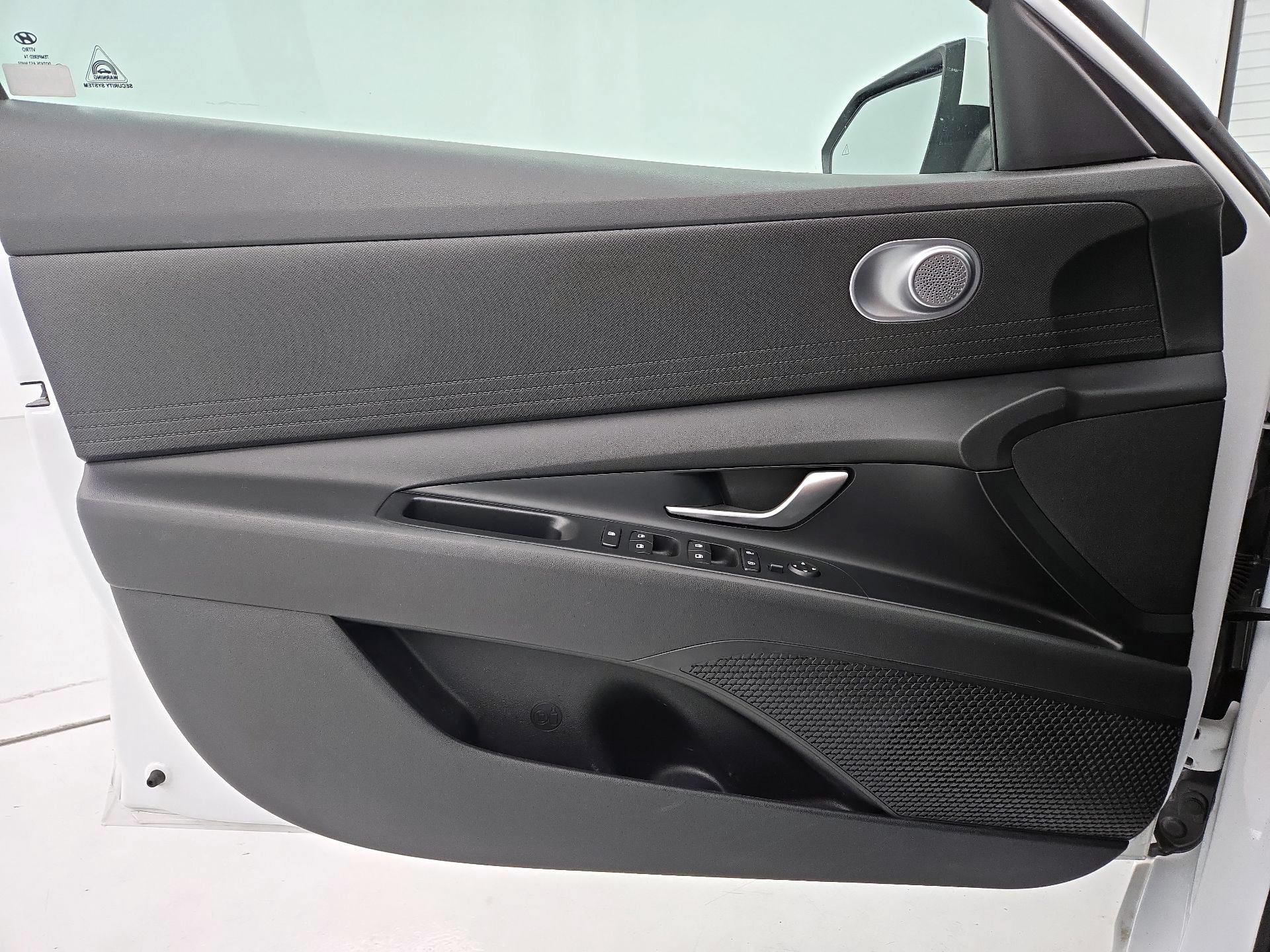 Thumbnail: 2022 Hyundai Elantra - 12