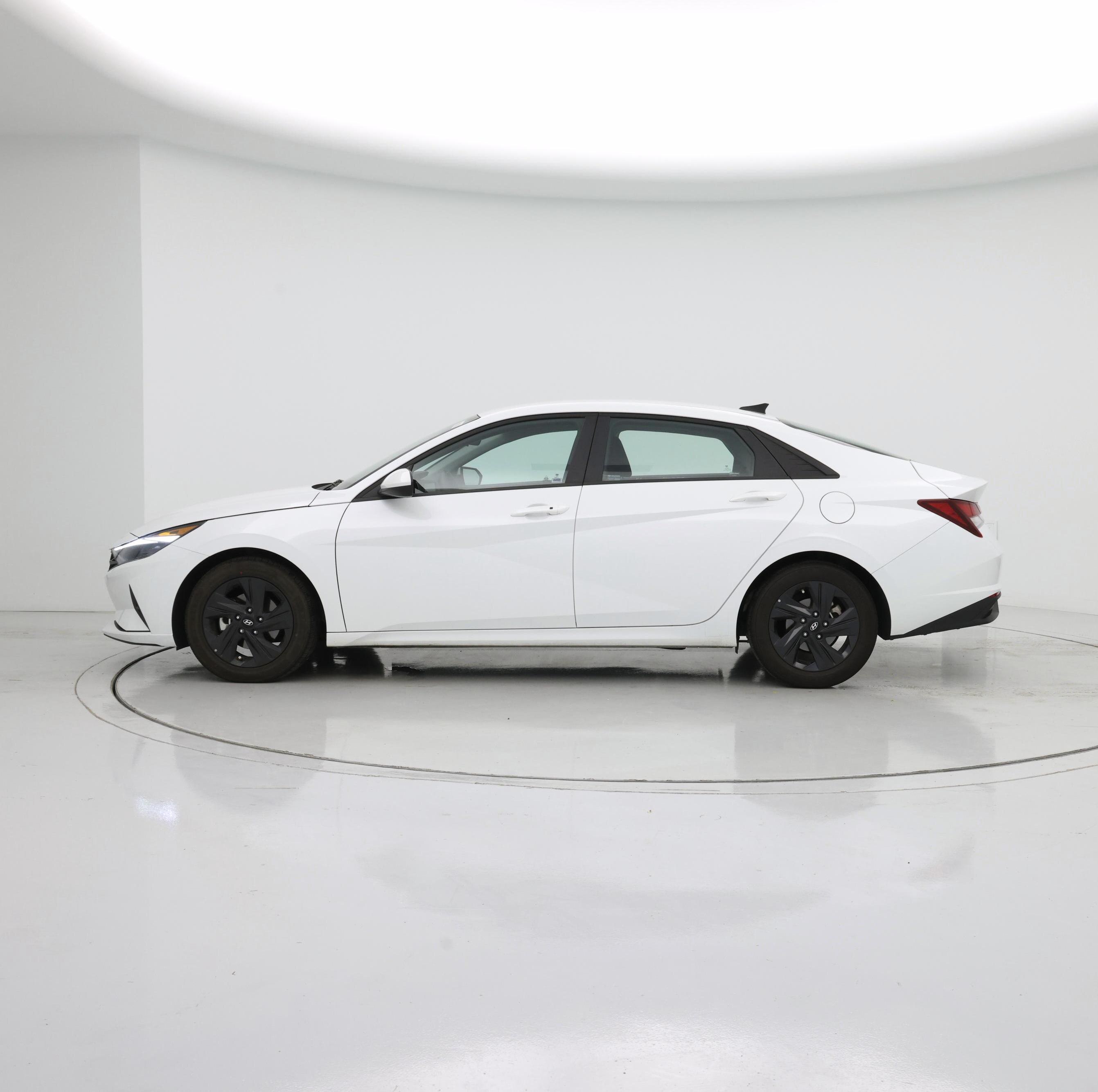 Thumbnail: 2022 Hyundai Elantra - 3