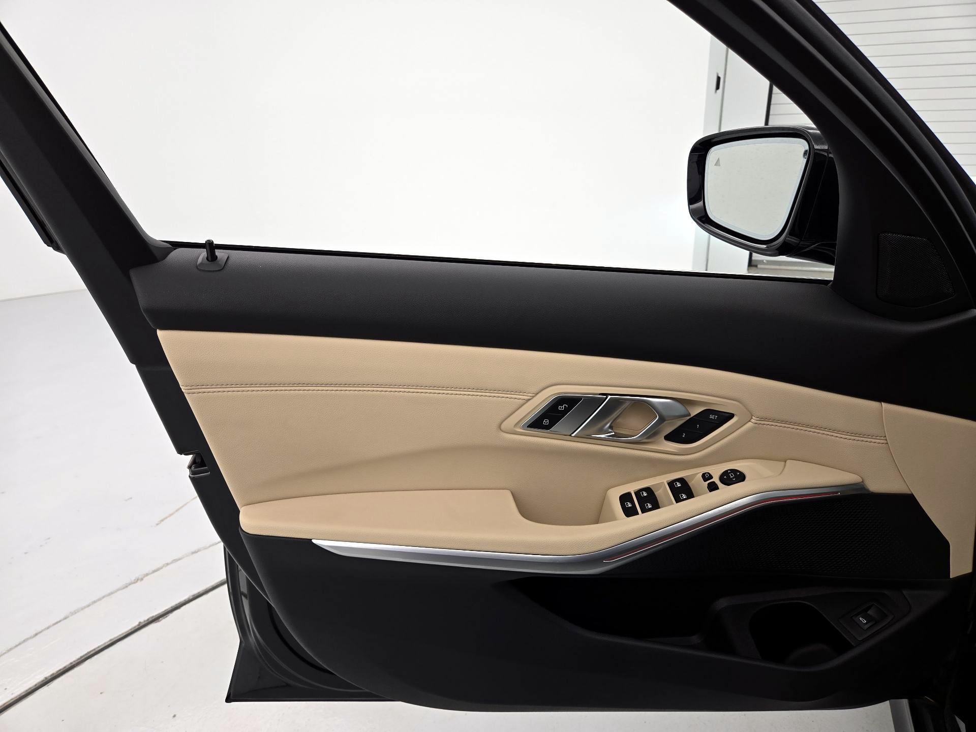 Thumbnail: 2019 BMW 3 Series - 12