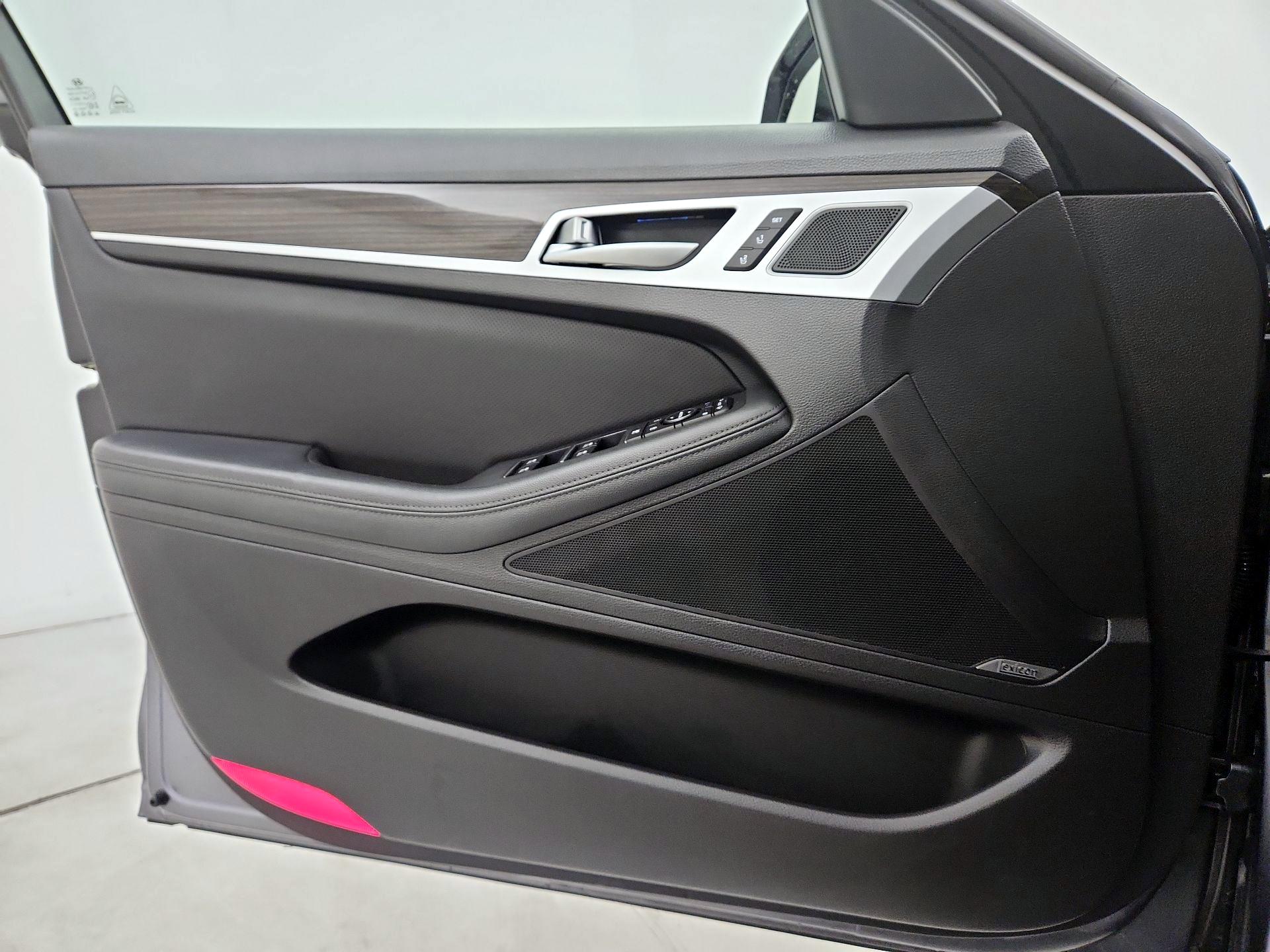 Thumbnail: 2015 Hyundai Genesis - 12