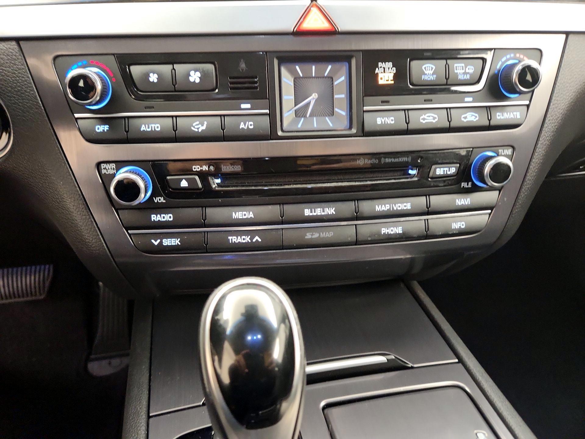 Thumbnail: 2015 Hyundai Genesis - 17