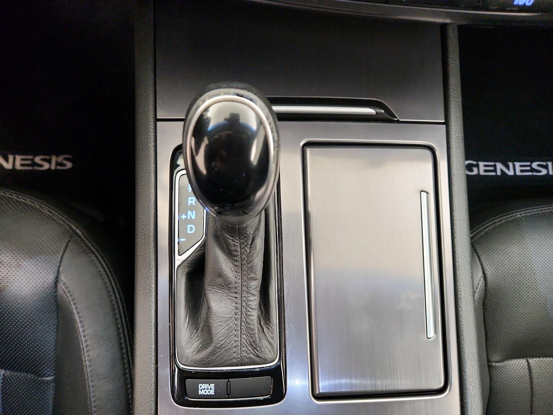 Thumbnail: 2015 Hyundai Genesis - 18