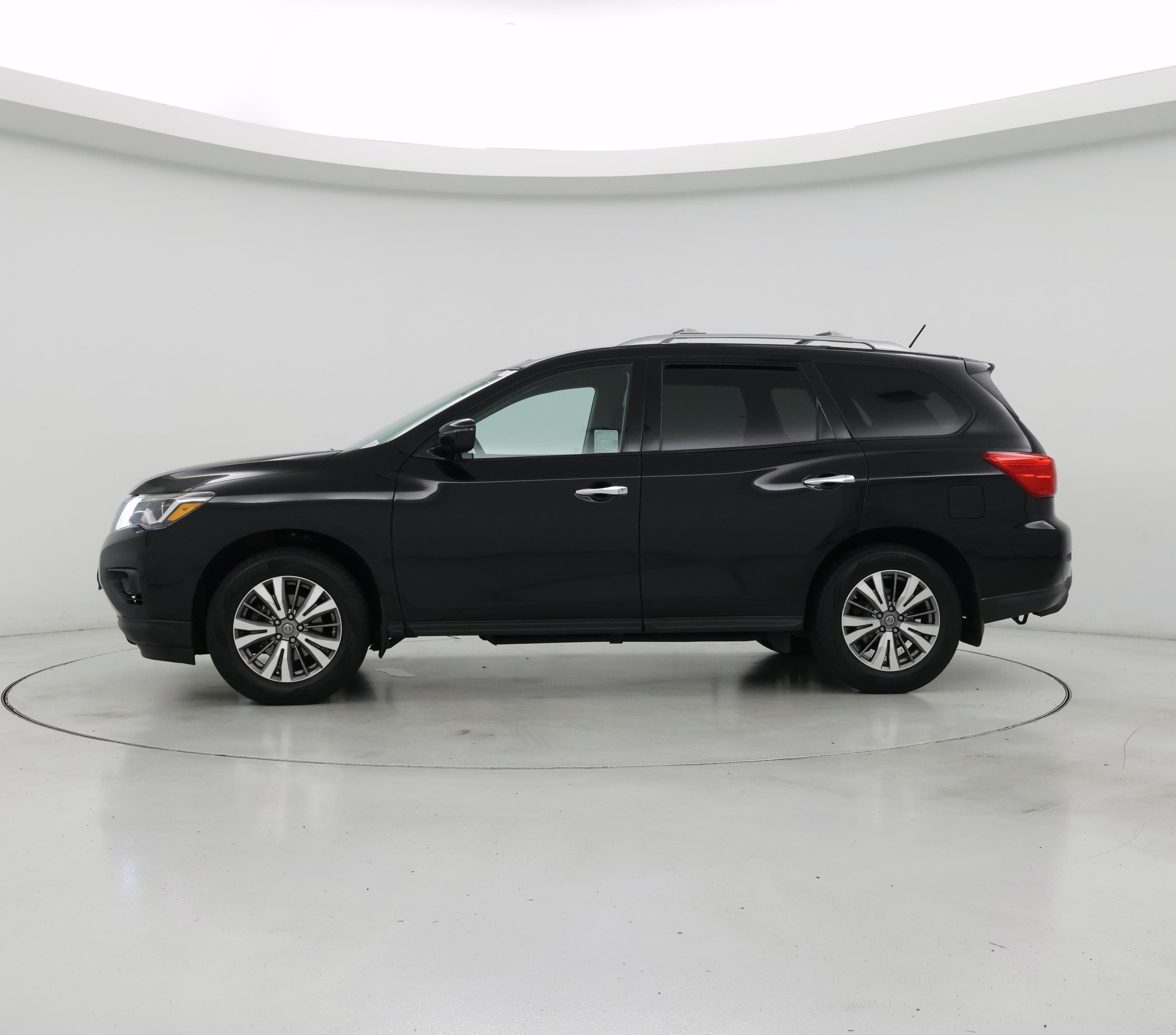 Thumbnail: 2018 Nissan Pathfinder - 3