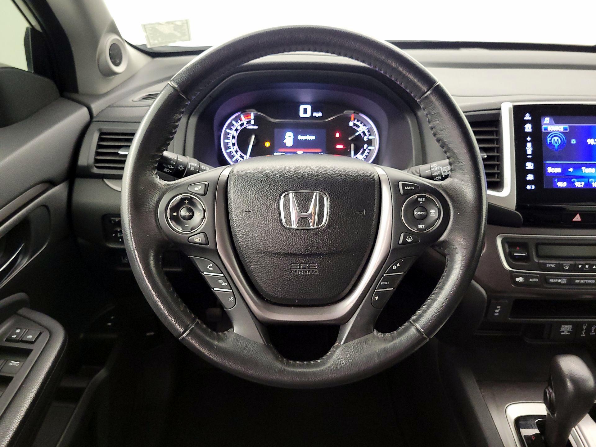 Thumbnail: 2017 Honda Pilot - 10