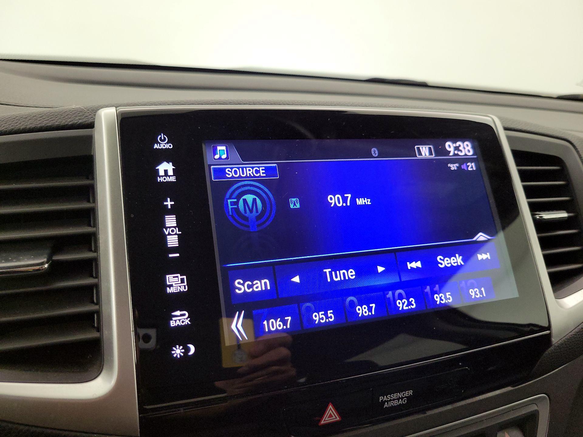 Thumbnail: 2017 Honda Pilot - 15