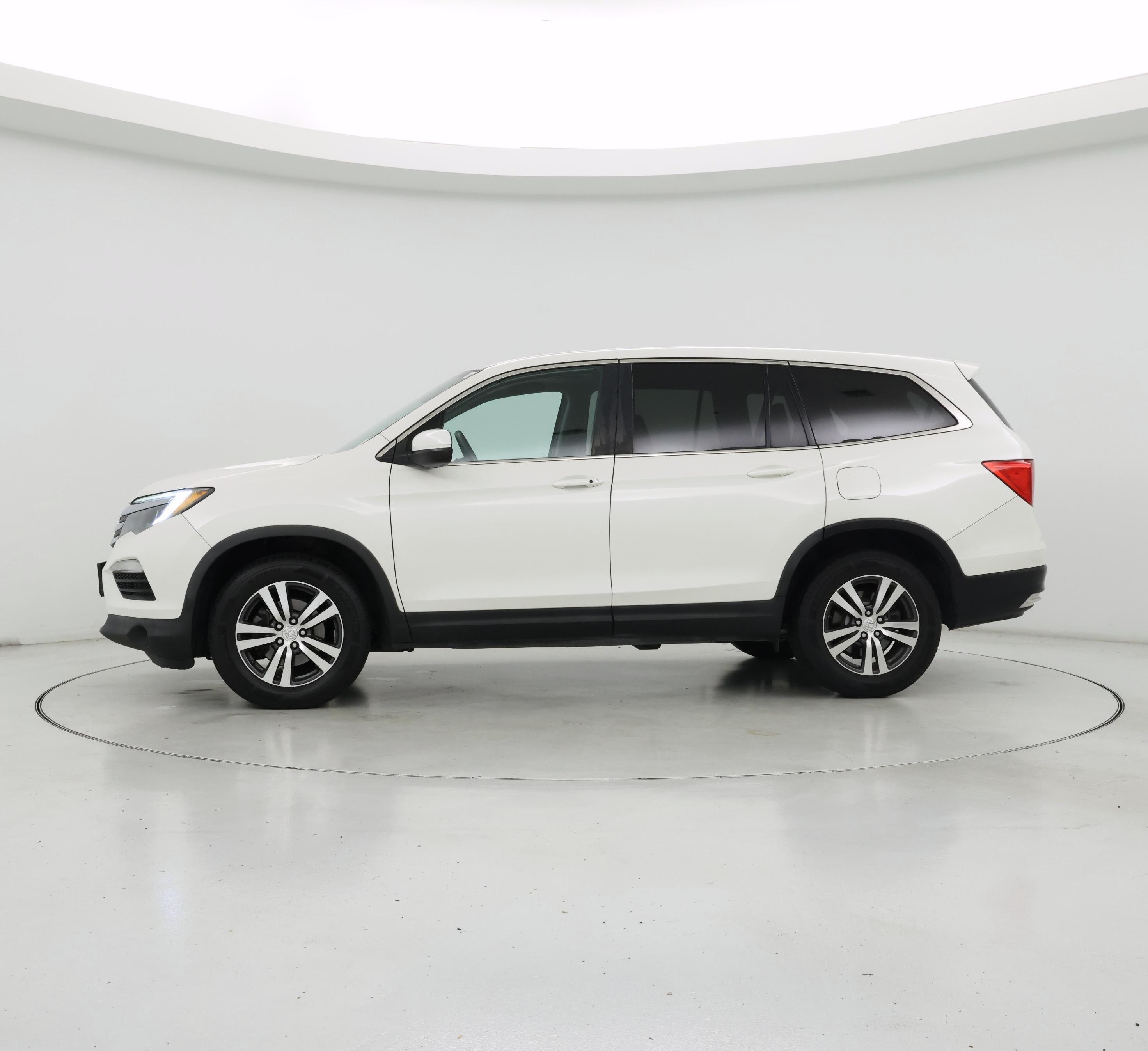 Thumbnail: 2017 Honda Pilot - 3