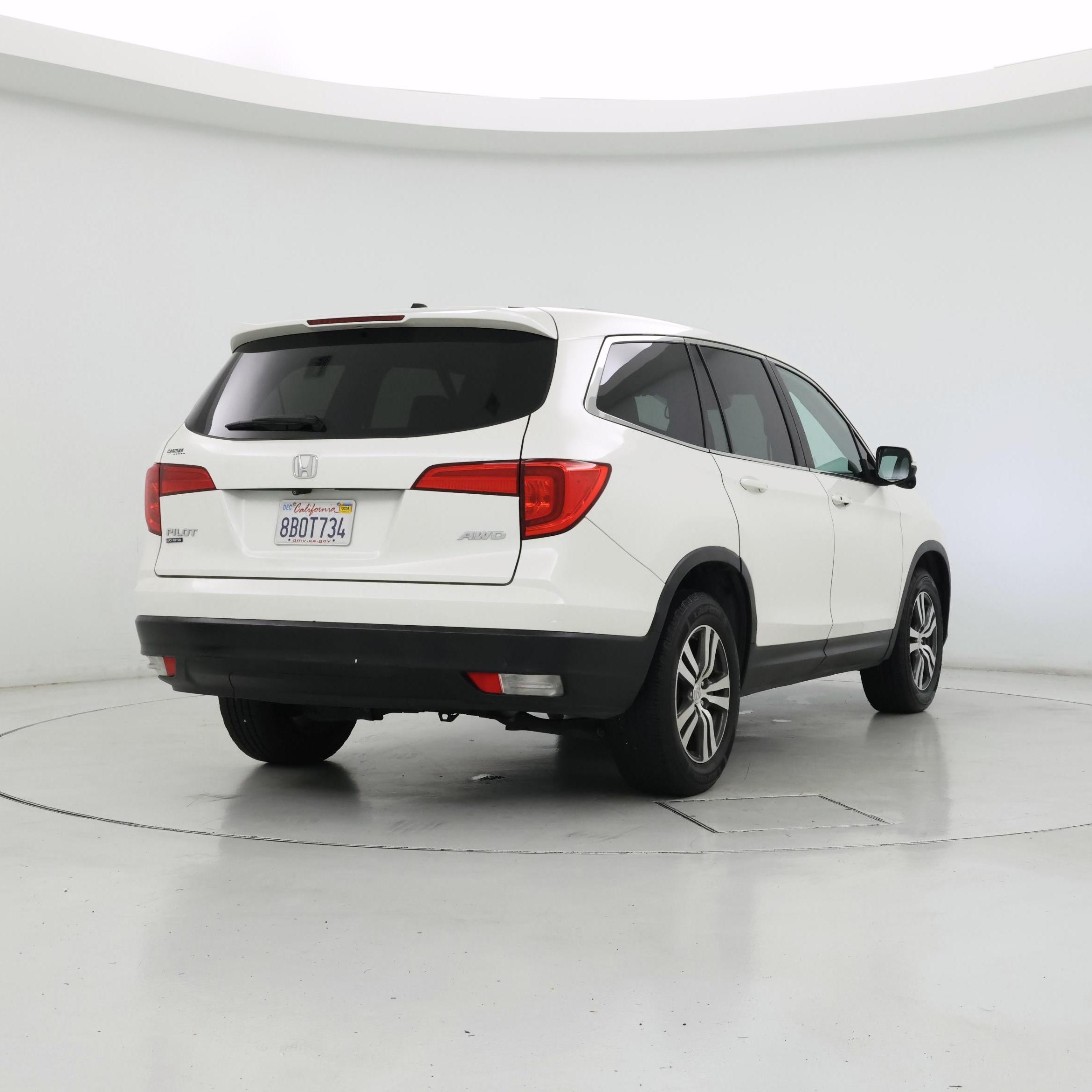 Thumbnail: 2017 Honda Pilot - 8