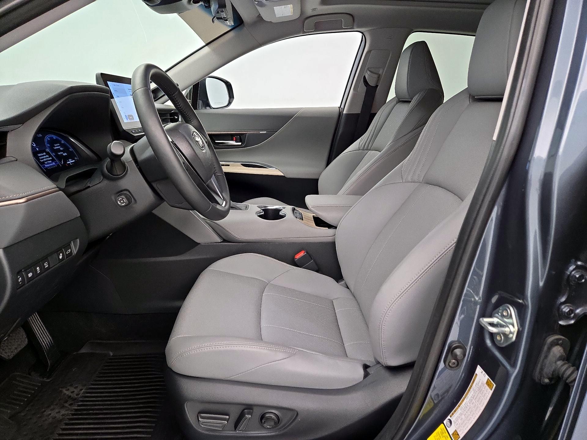 Thumbnail: 2024 Toyota Venza - 11
