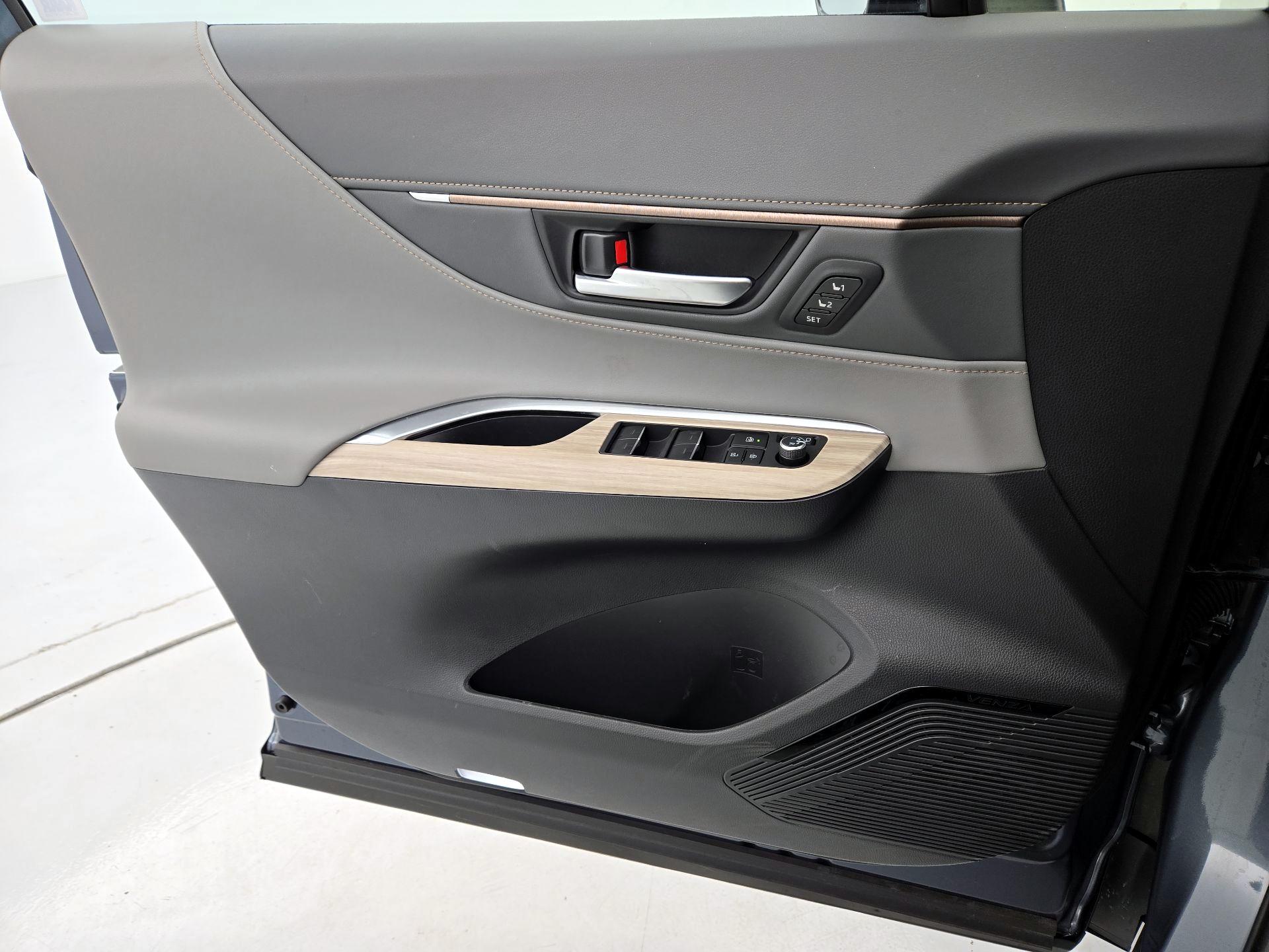 Thumbnail: 2024 Toyota Venza - 12
