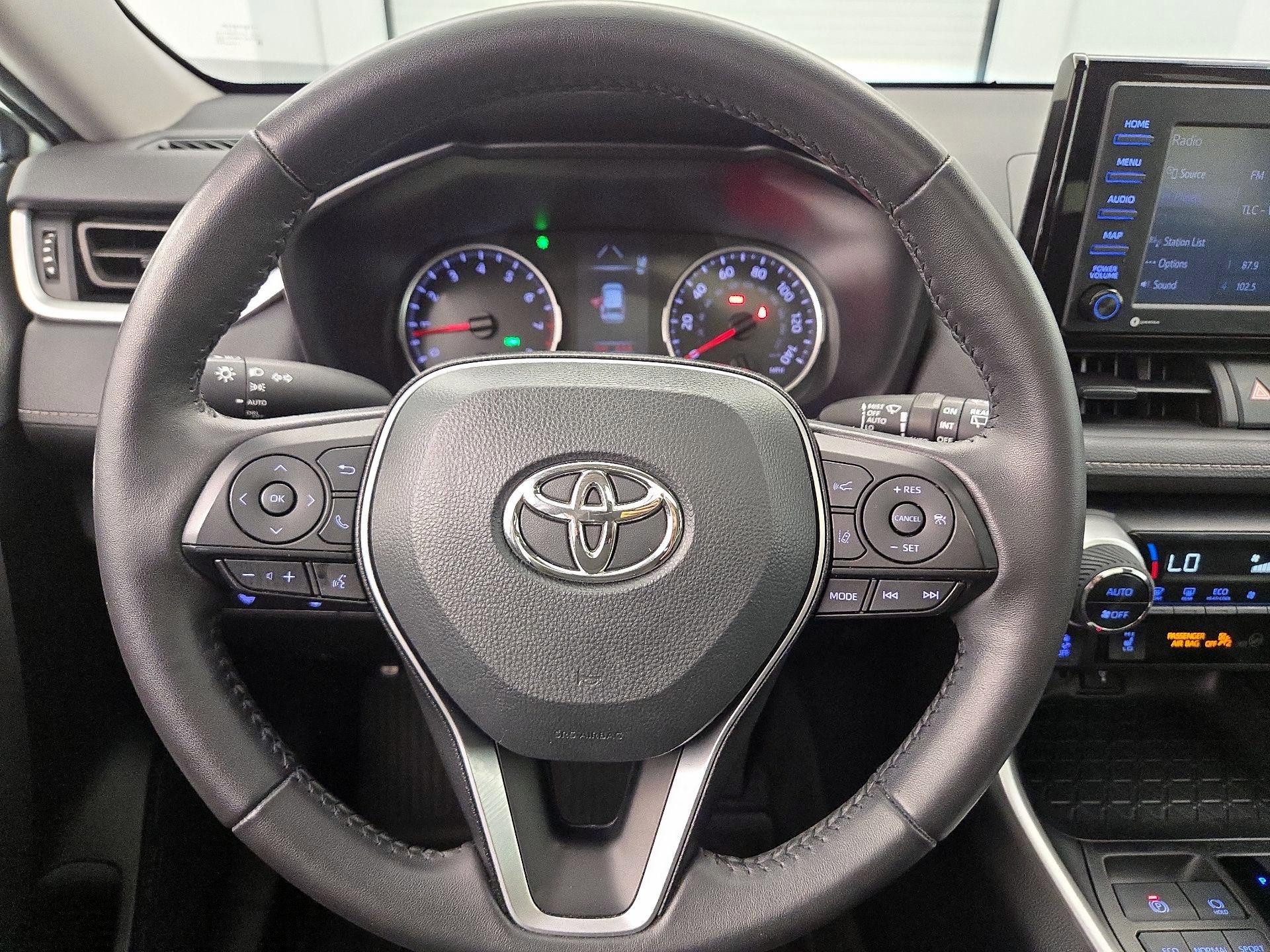 Thumbnail: 2022 Toyota RAV4 - 10