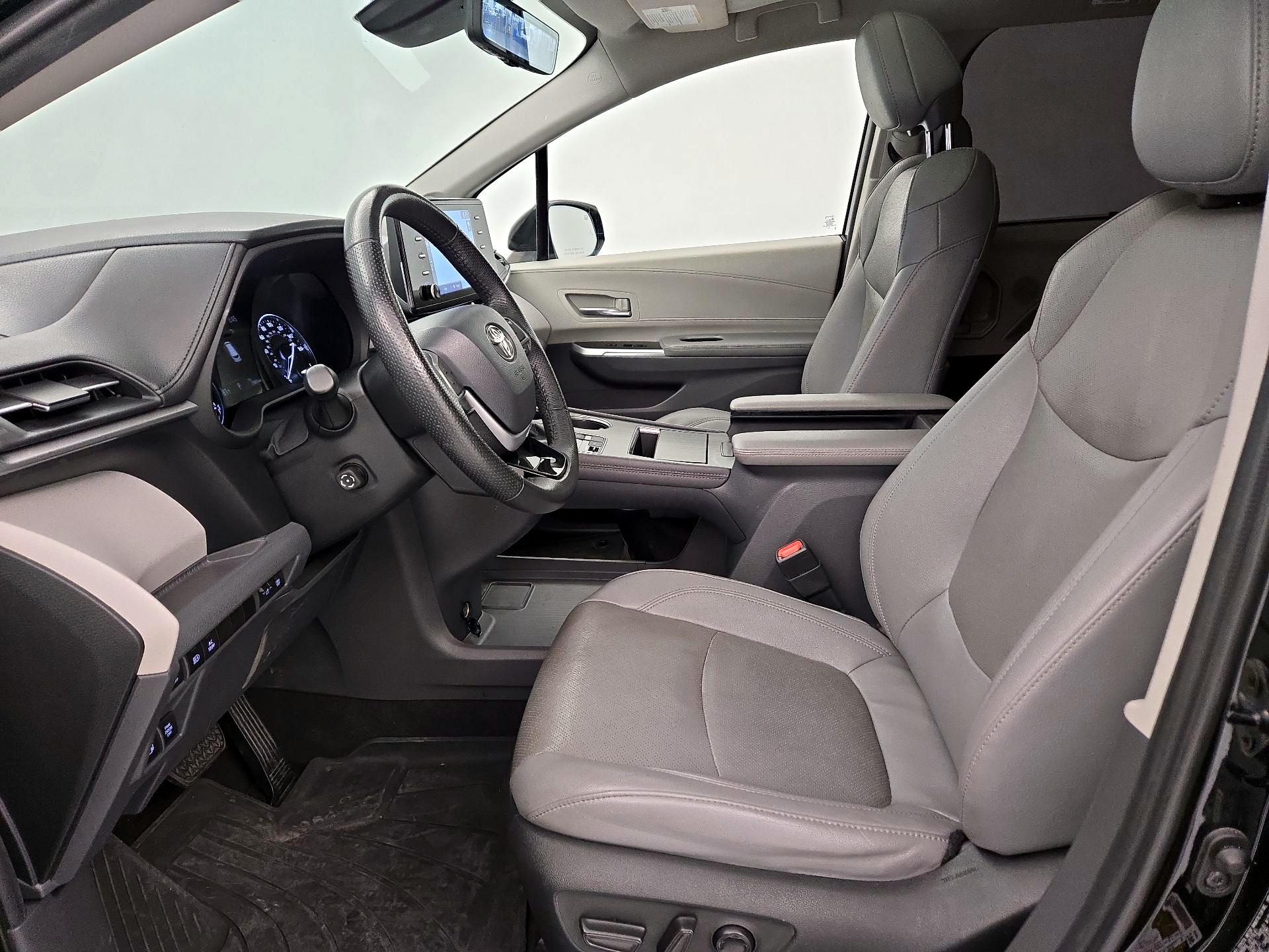 Thumbnail: 2022 Toyota Sienna - 11