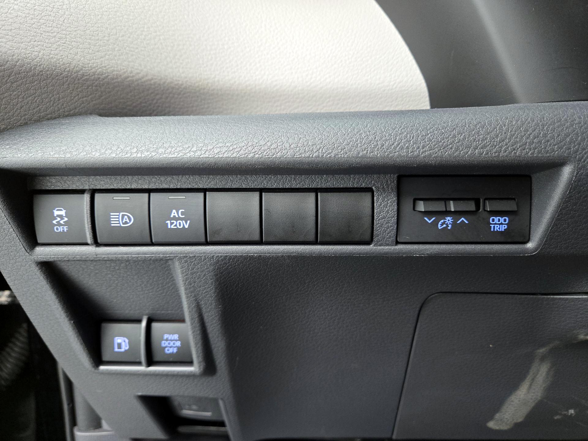 Thumbnail: 2022 Toyota Sienna - 13