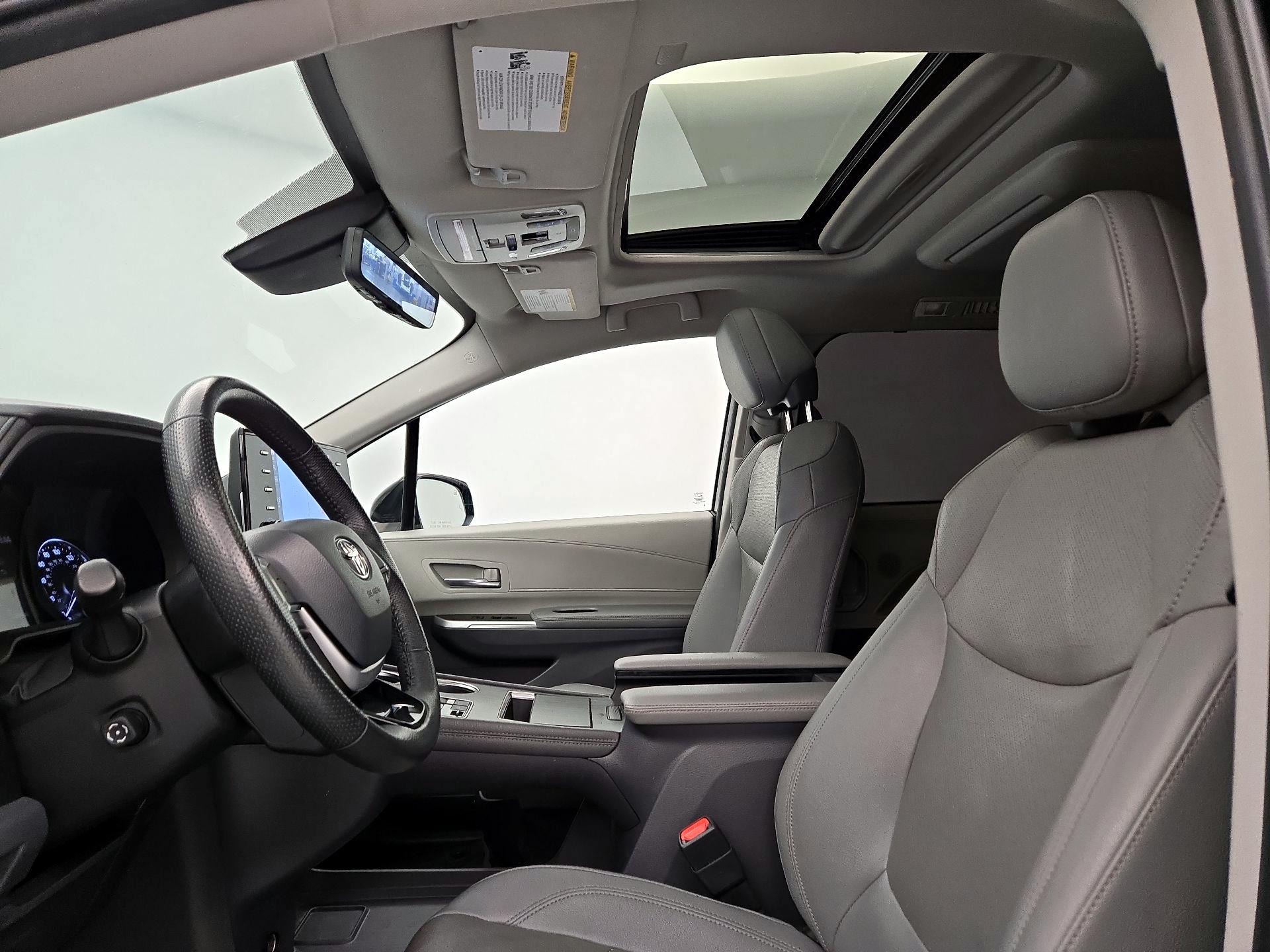 Thumbnail: 2022 Toyota Sienna - 20