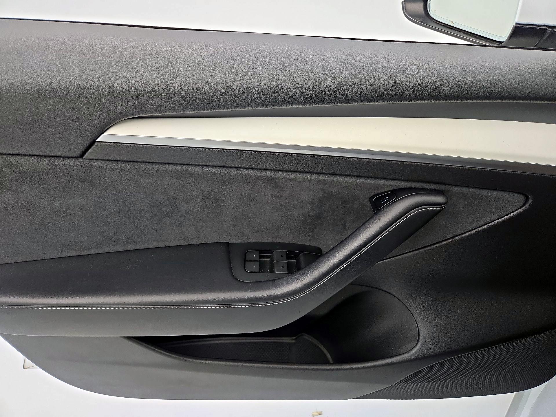 Thumbnail: 2022 Tesla Model 3 - 12