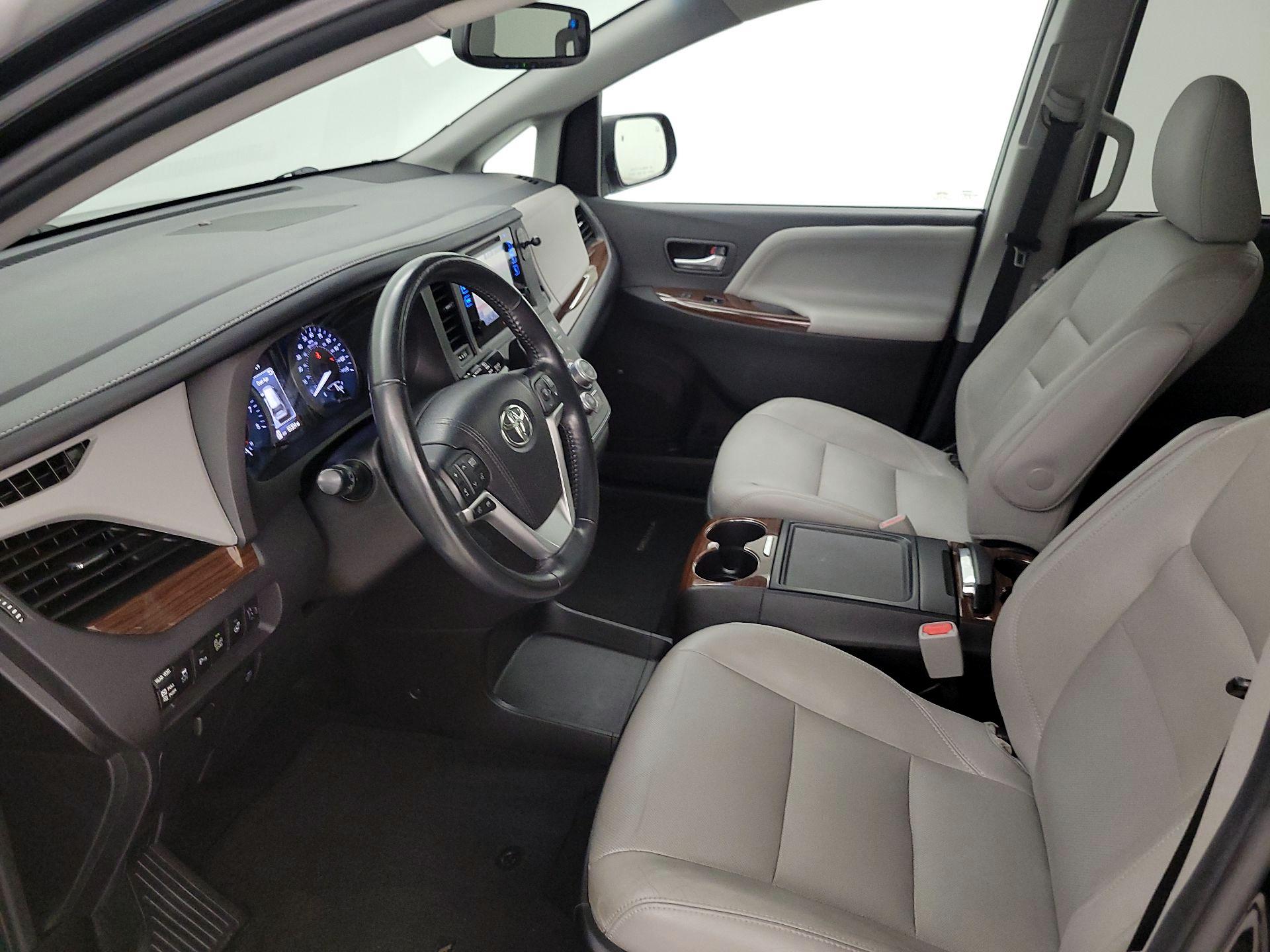 Thumbnail: 2017 Toyota Sienna - 11