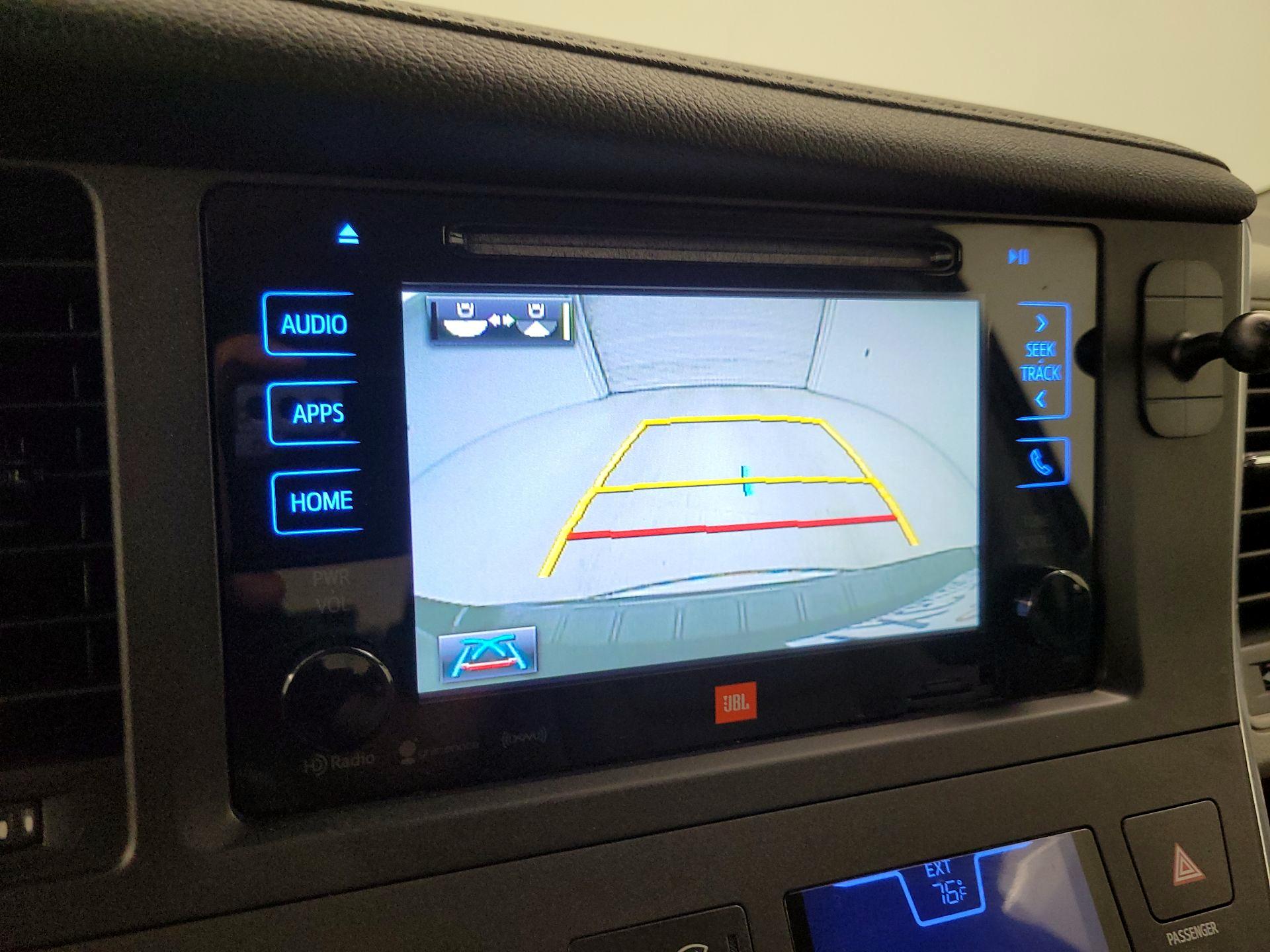 Thumbnail: 2017 Toyota Sienna - 15