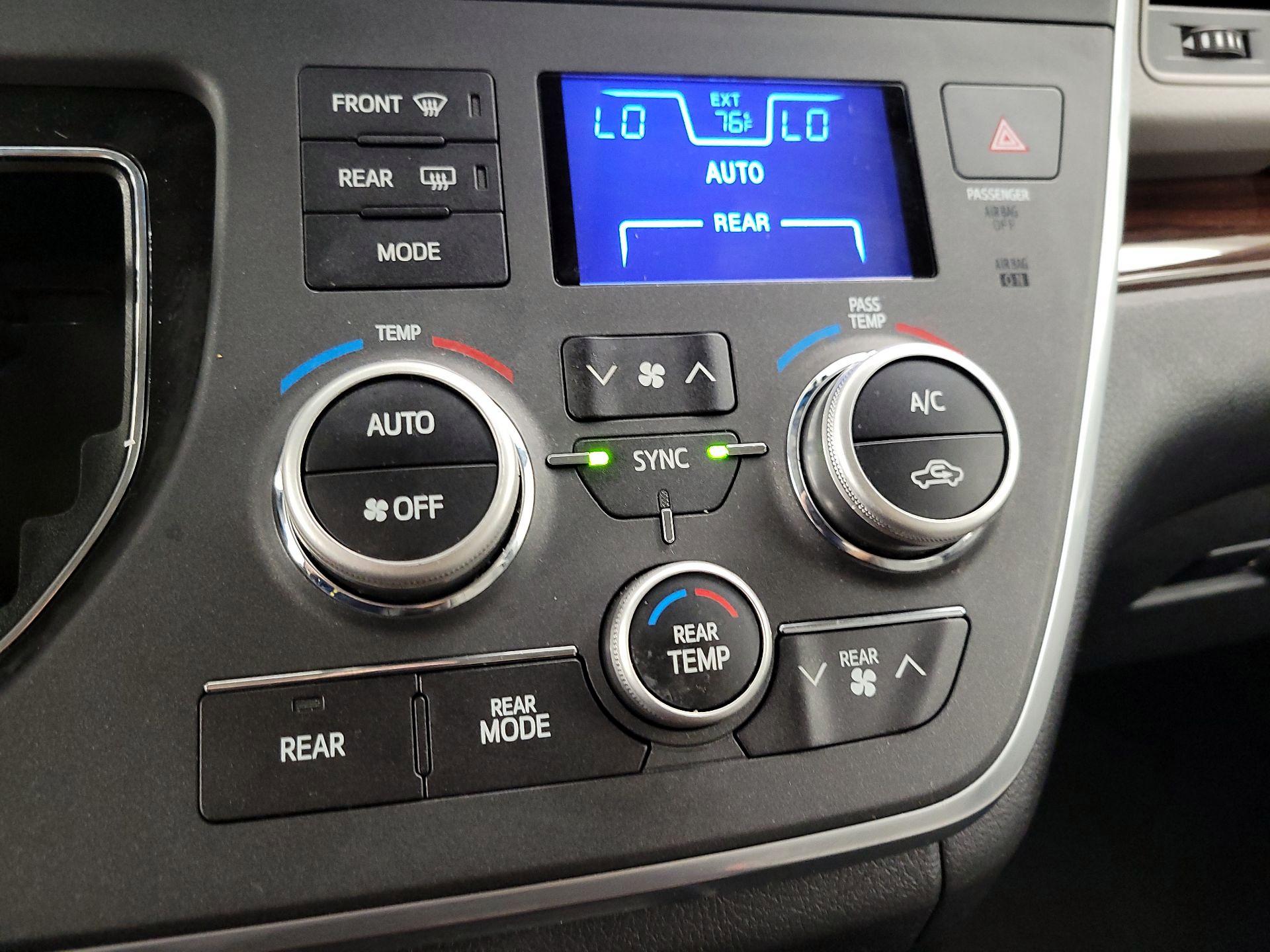 Thumbnail: 2017 Toyota Sienna - 17