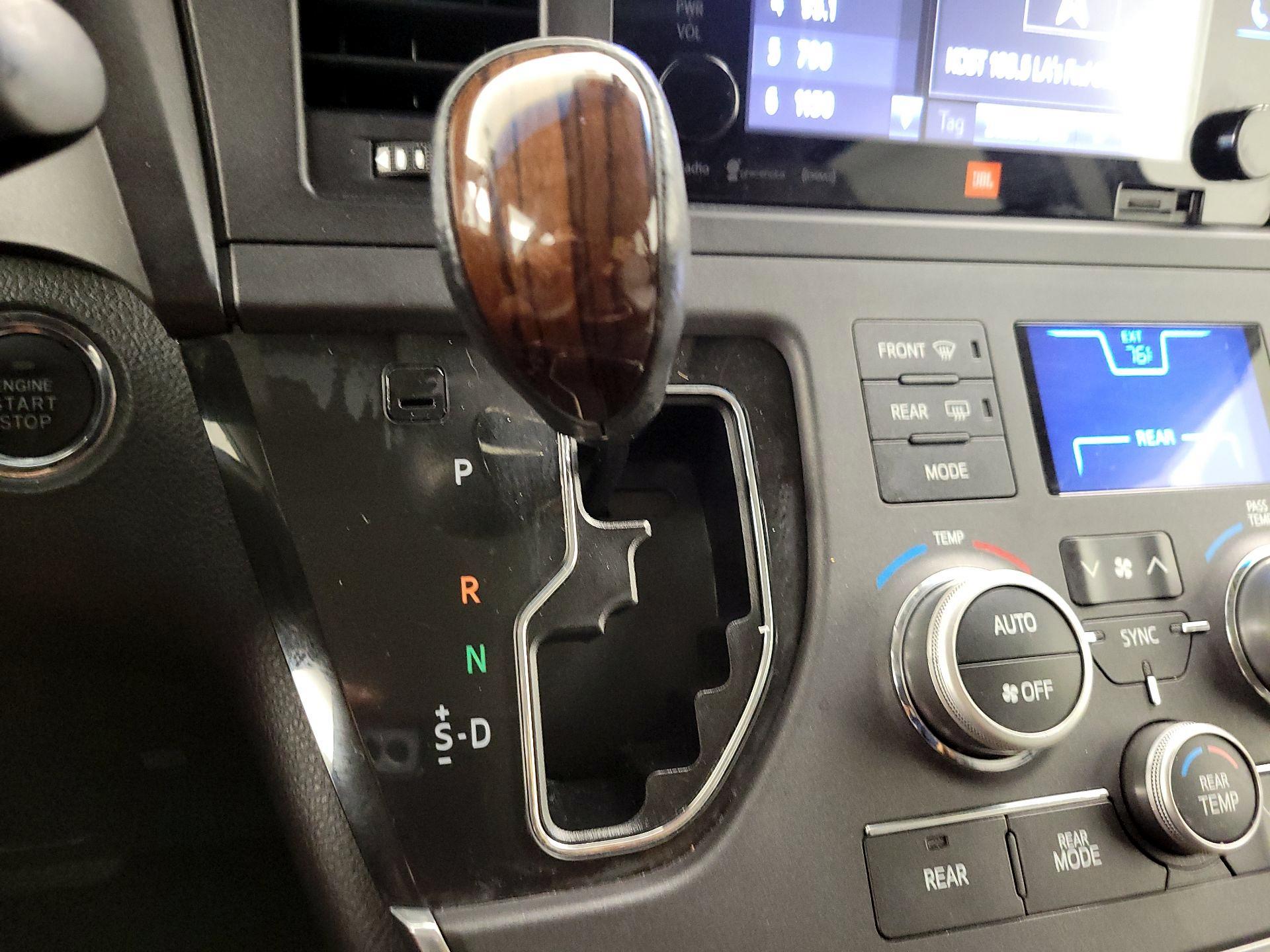 Thumbnail: 2017 Toyota Sienna - 18