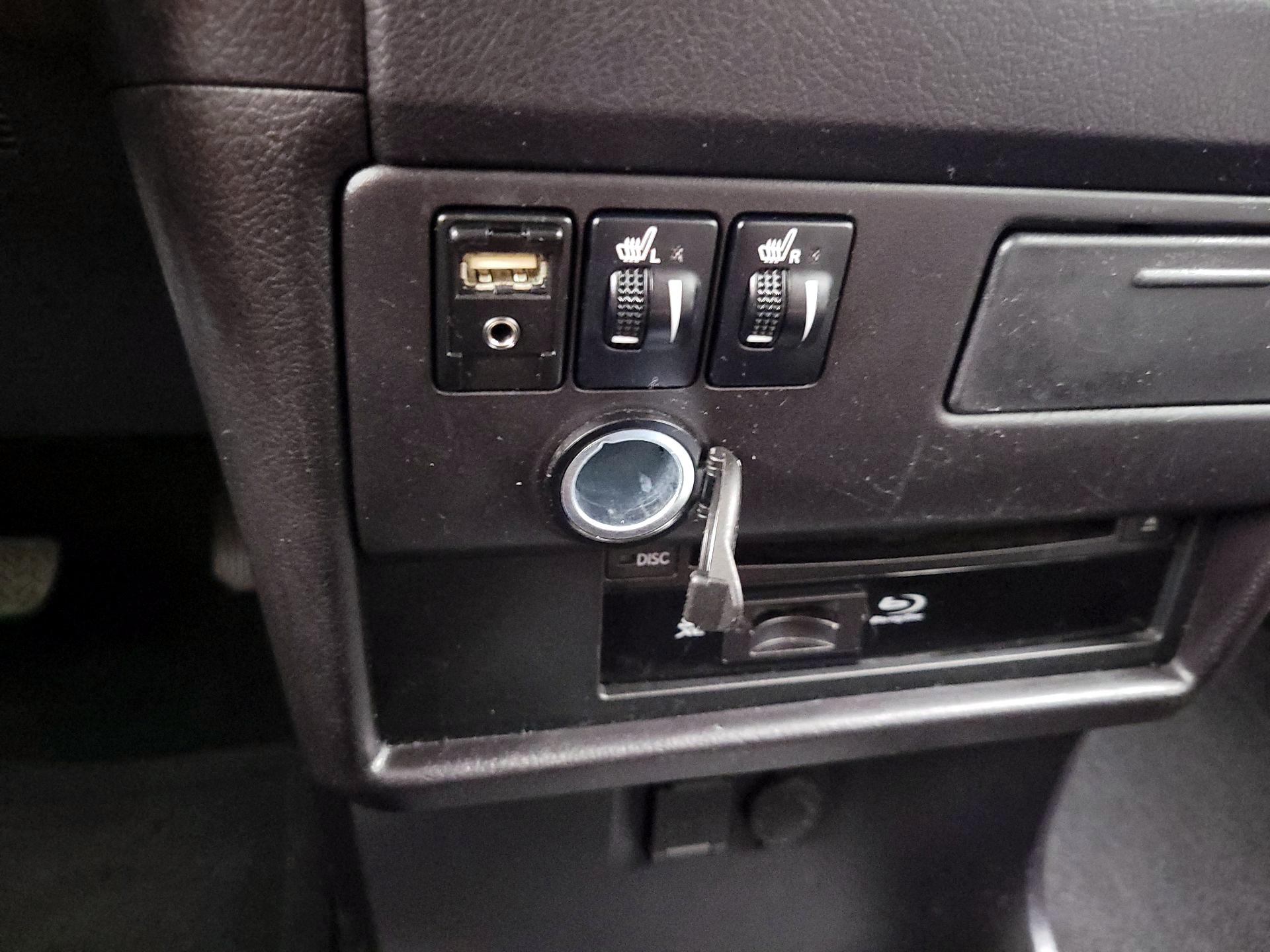 Thumbnail: 2017 Toyota Sienna - 19