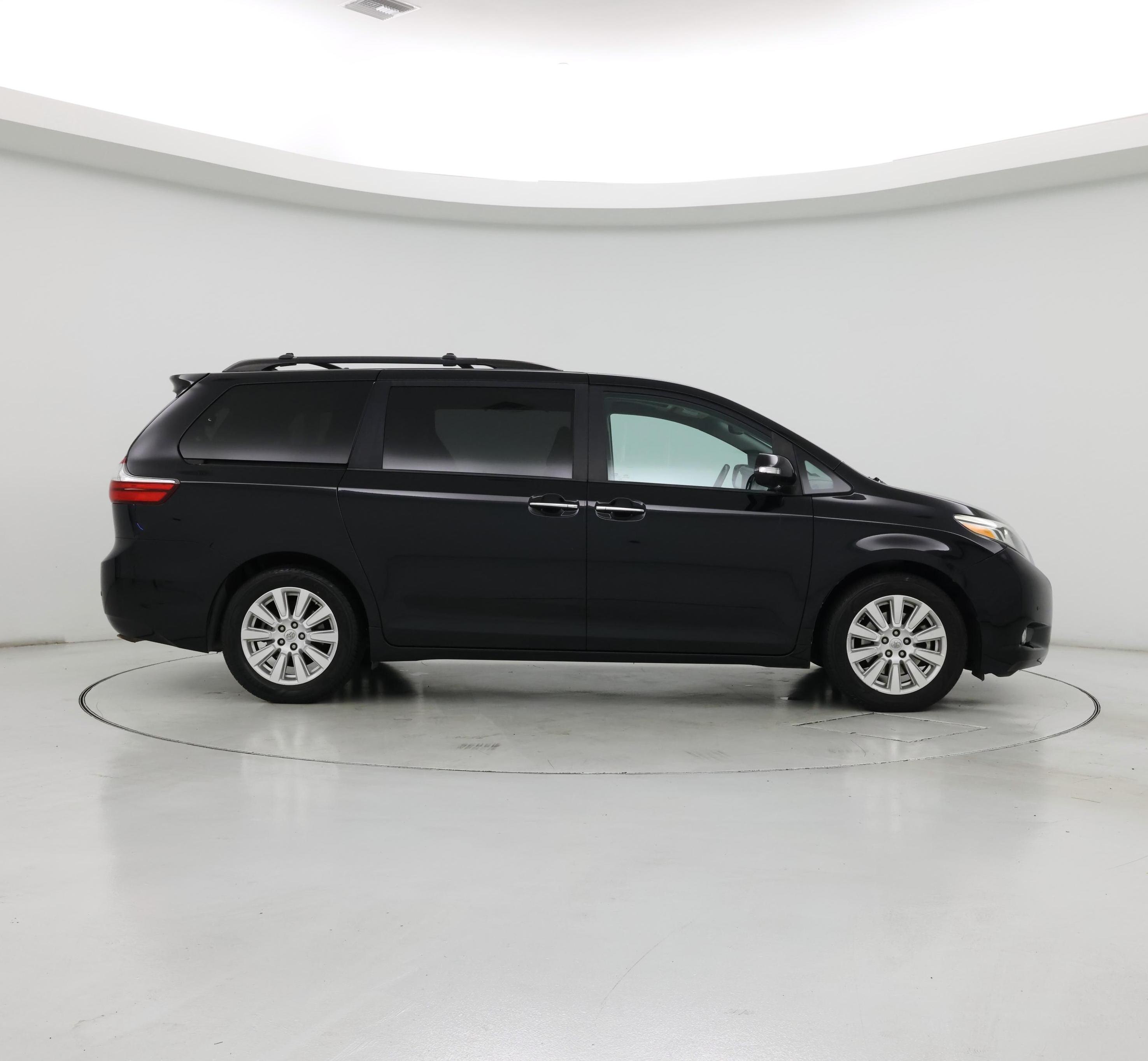 Thumbnail: 2017 Toyota Sienna - 7