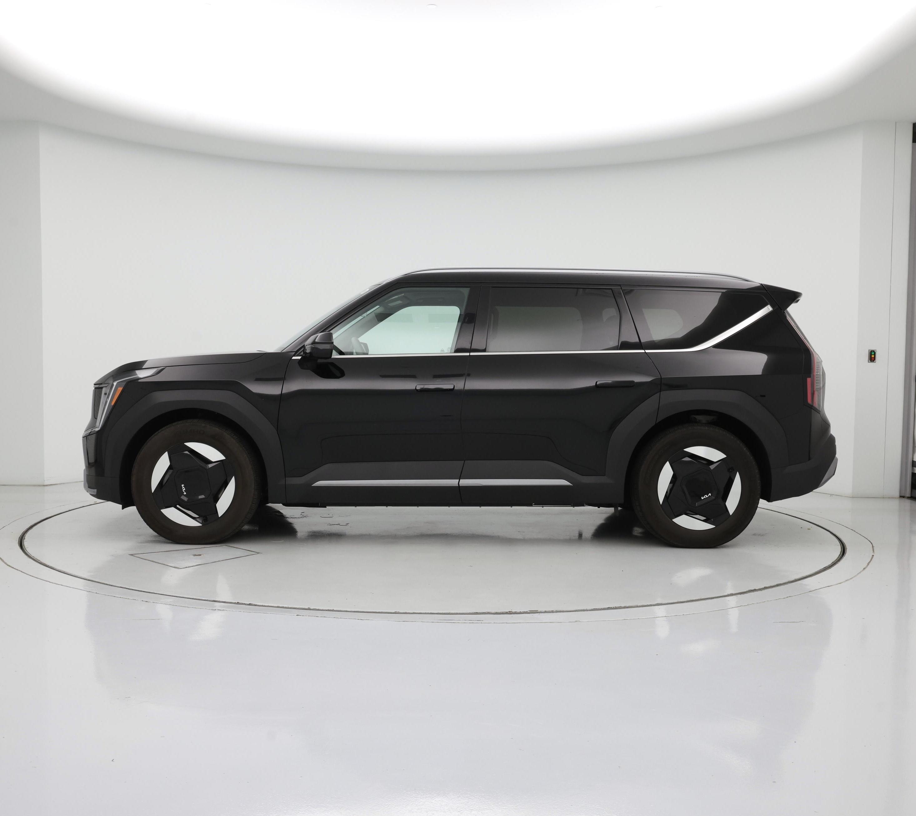 Thumbnail: 2024 Kia EV9 - 3