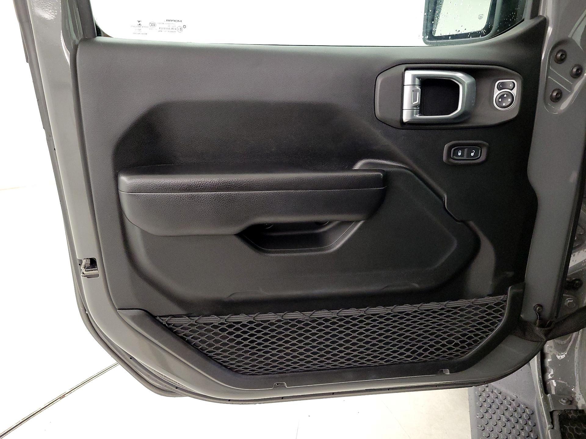 Thumbnail: 2018 Jeep Wrangler - 12
