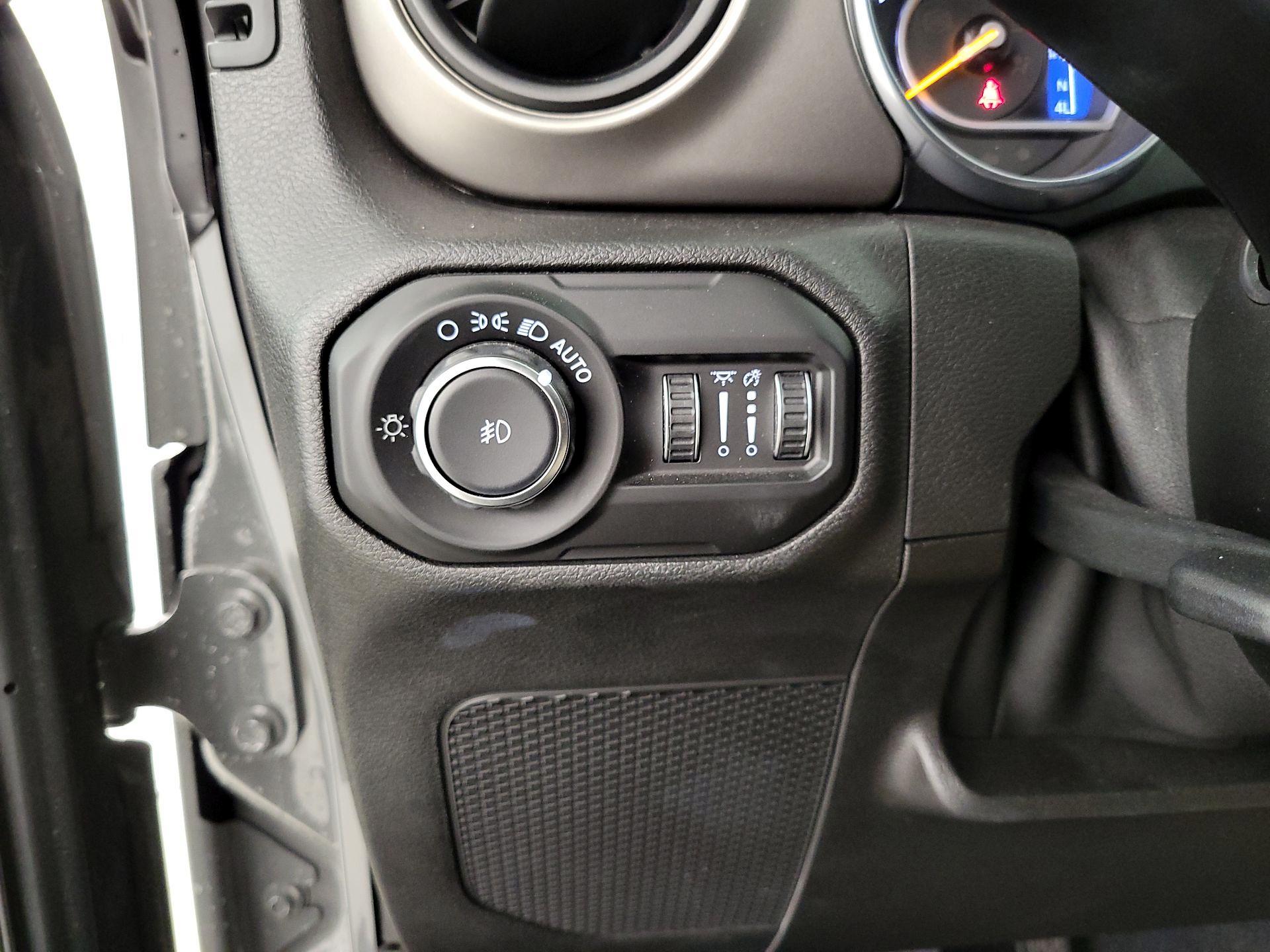 Thumbnail: 2018 Jeep Wrangler - 13