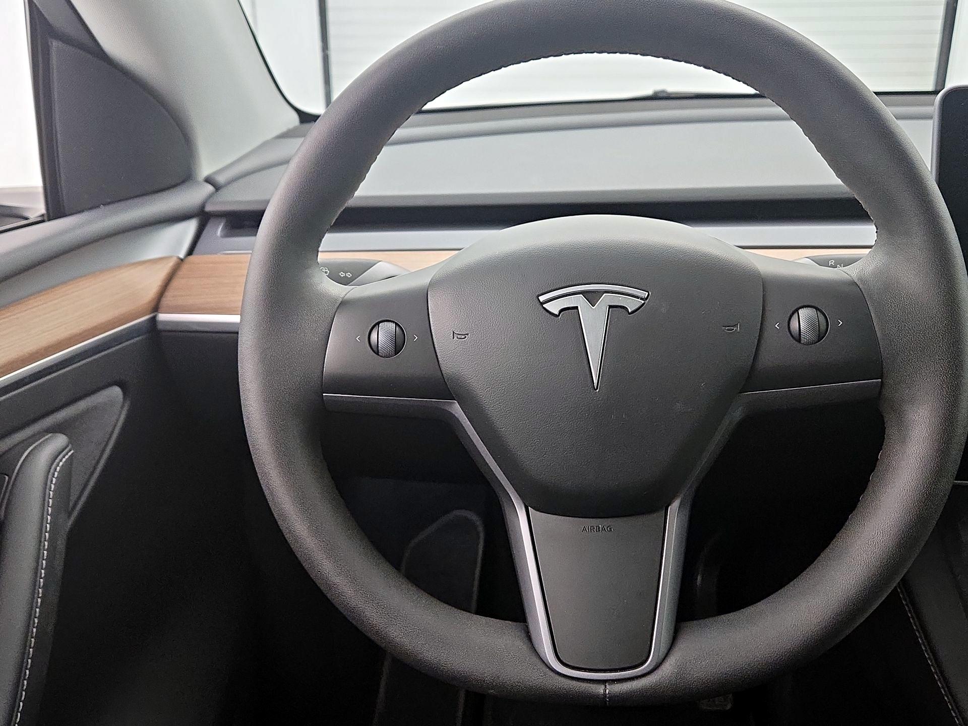 Thumbnail: 2023 Tesla Model Y - 10