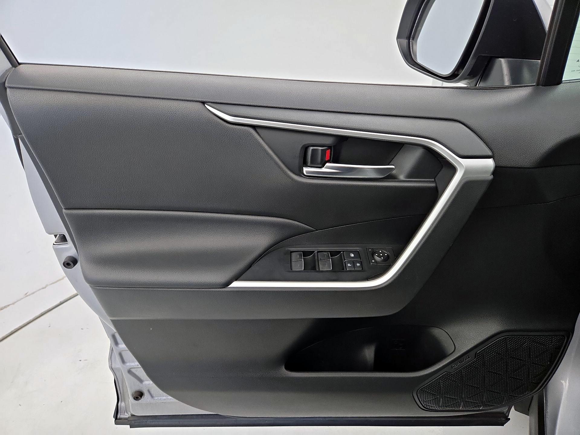 Thumbnail: 2022 Toyota RAV4 - 12