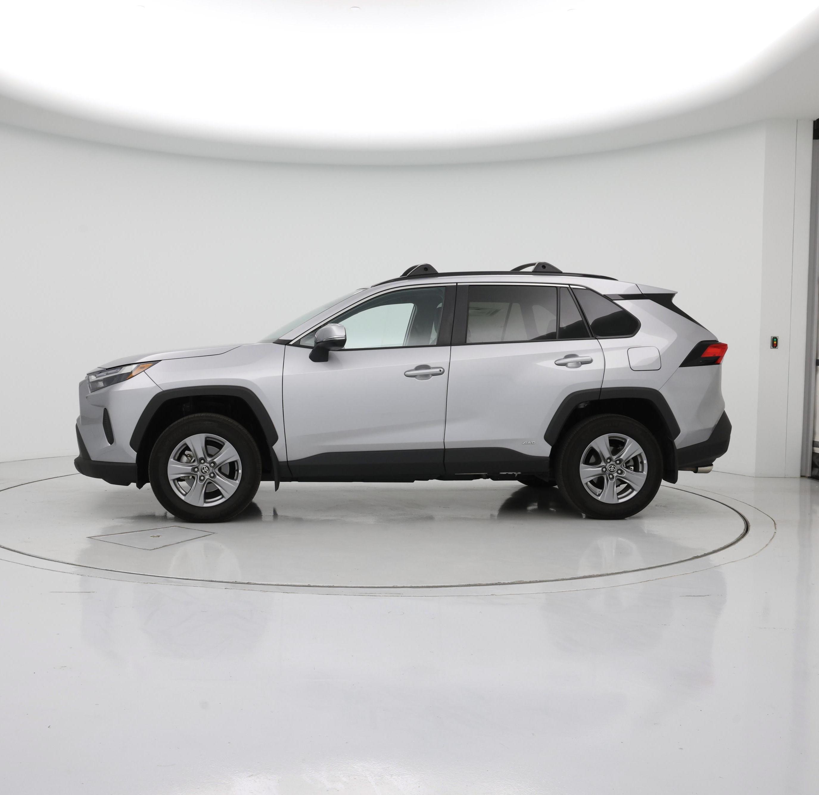Thumbnail: 2022 Toyota RAV4 - 3