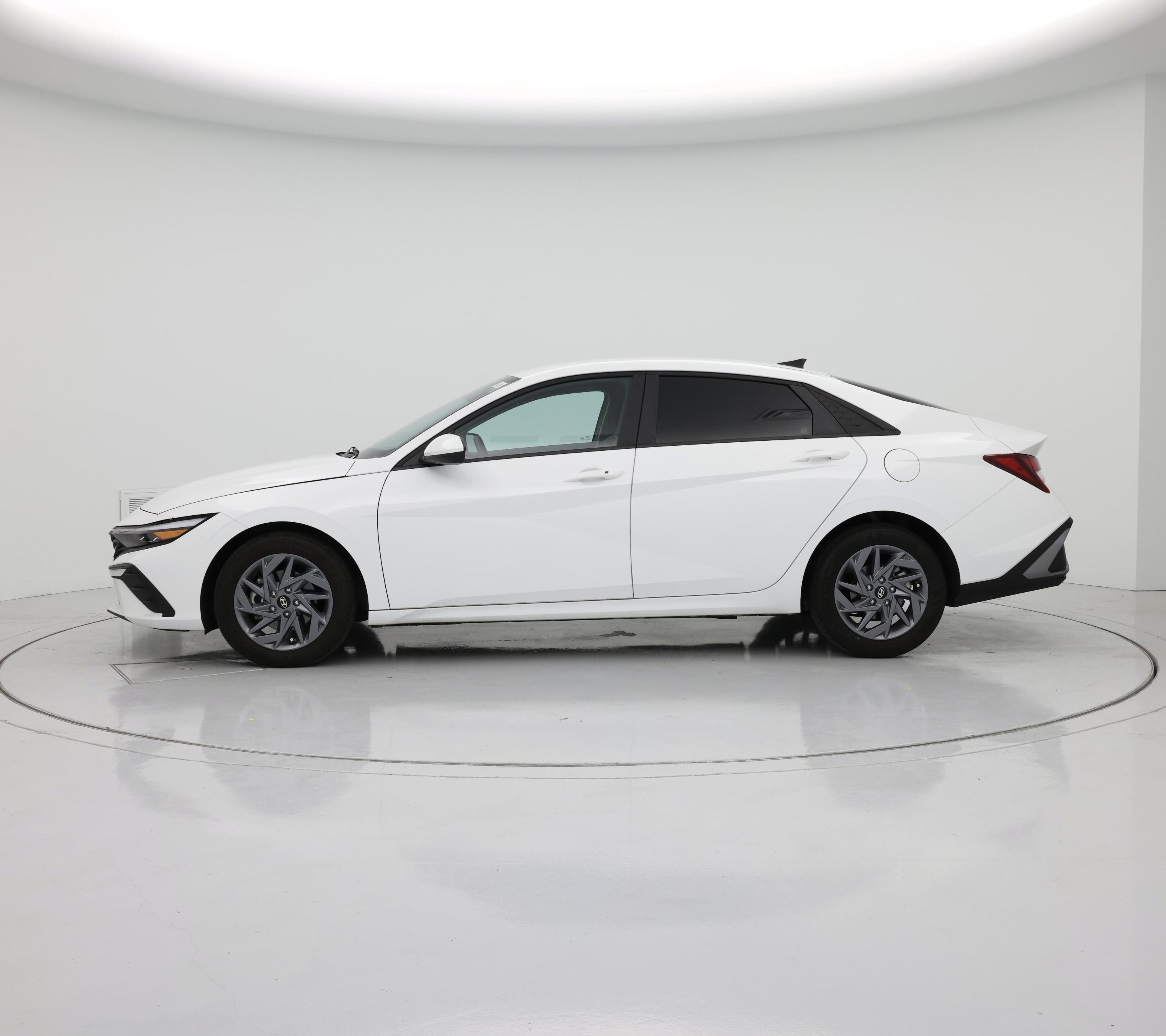 Thumbnail: 2024 Hyundai Elantra - 3