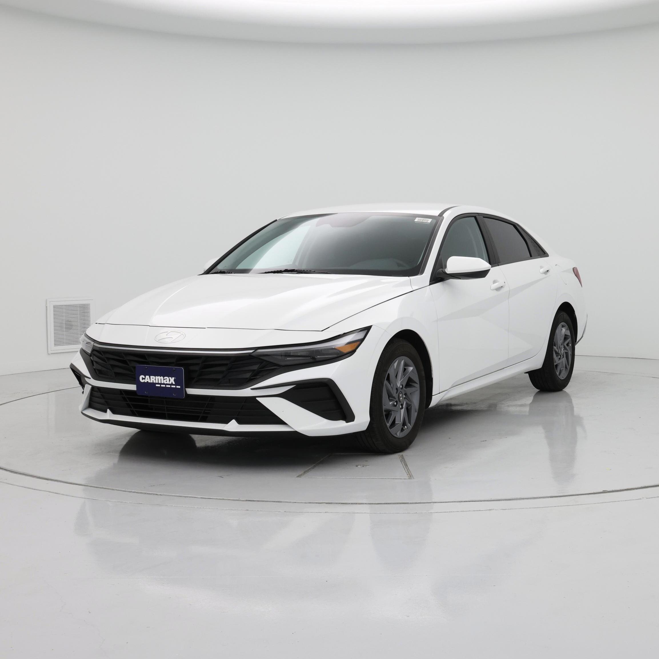 Thumbnail: 2024 Hyundai Elantra - 4