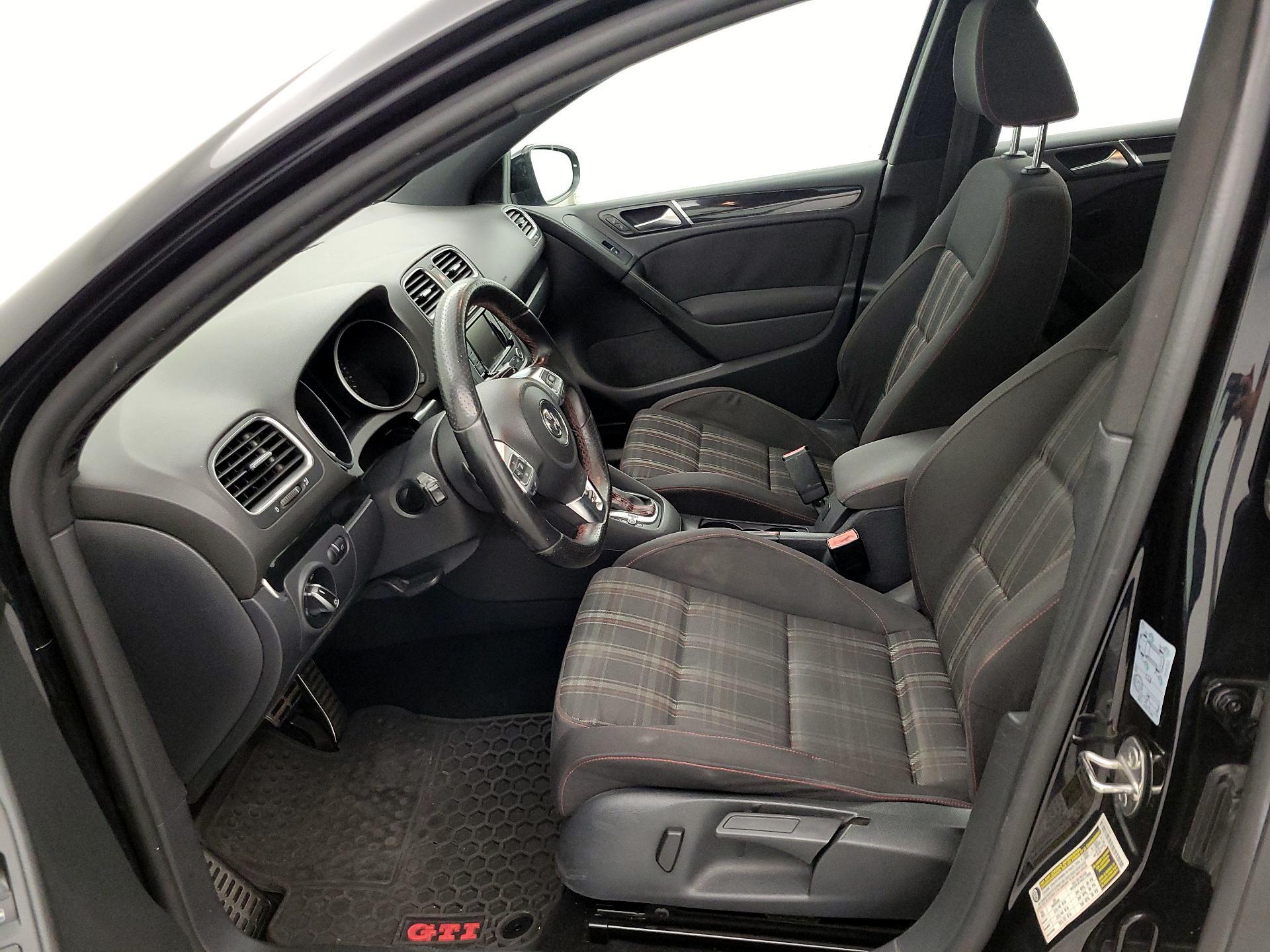 Thumbnail: 2013 Volkswagen Golf - 11
