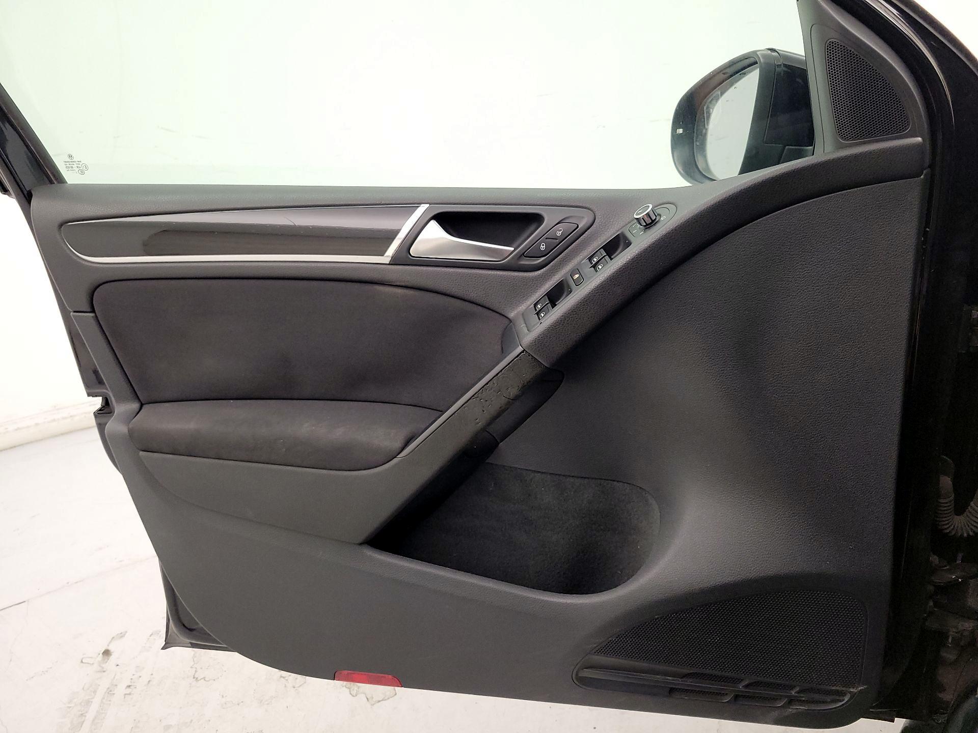 Thumbnail: 2013 Volkswagen Golf - 12