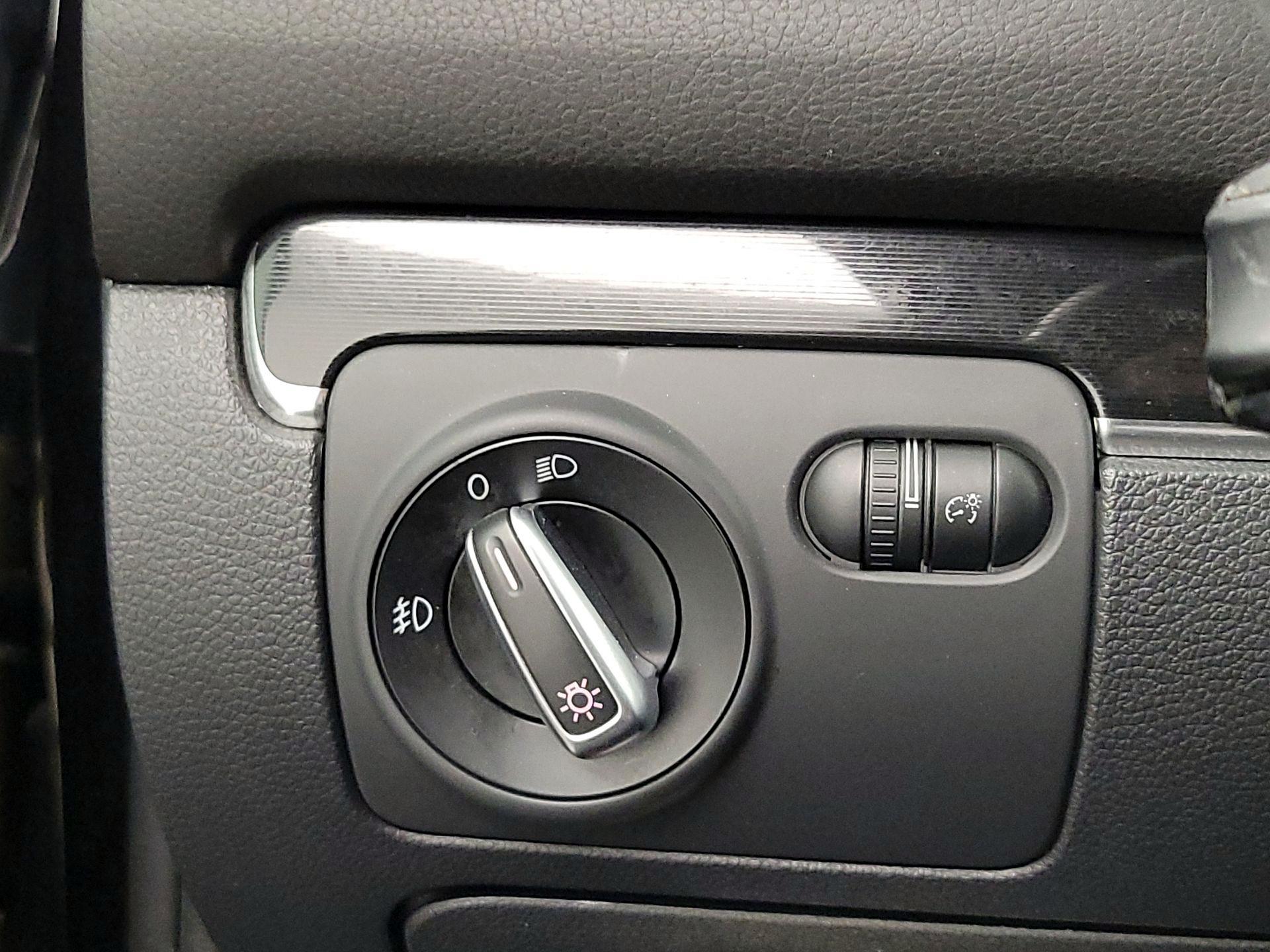 Thumbnail: 2013 Volkswagen Golf - 13