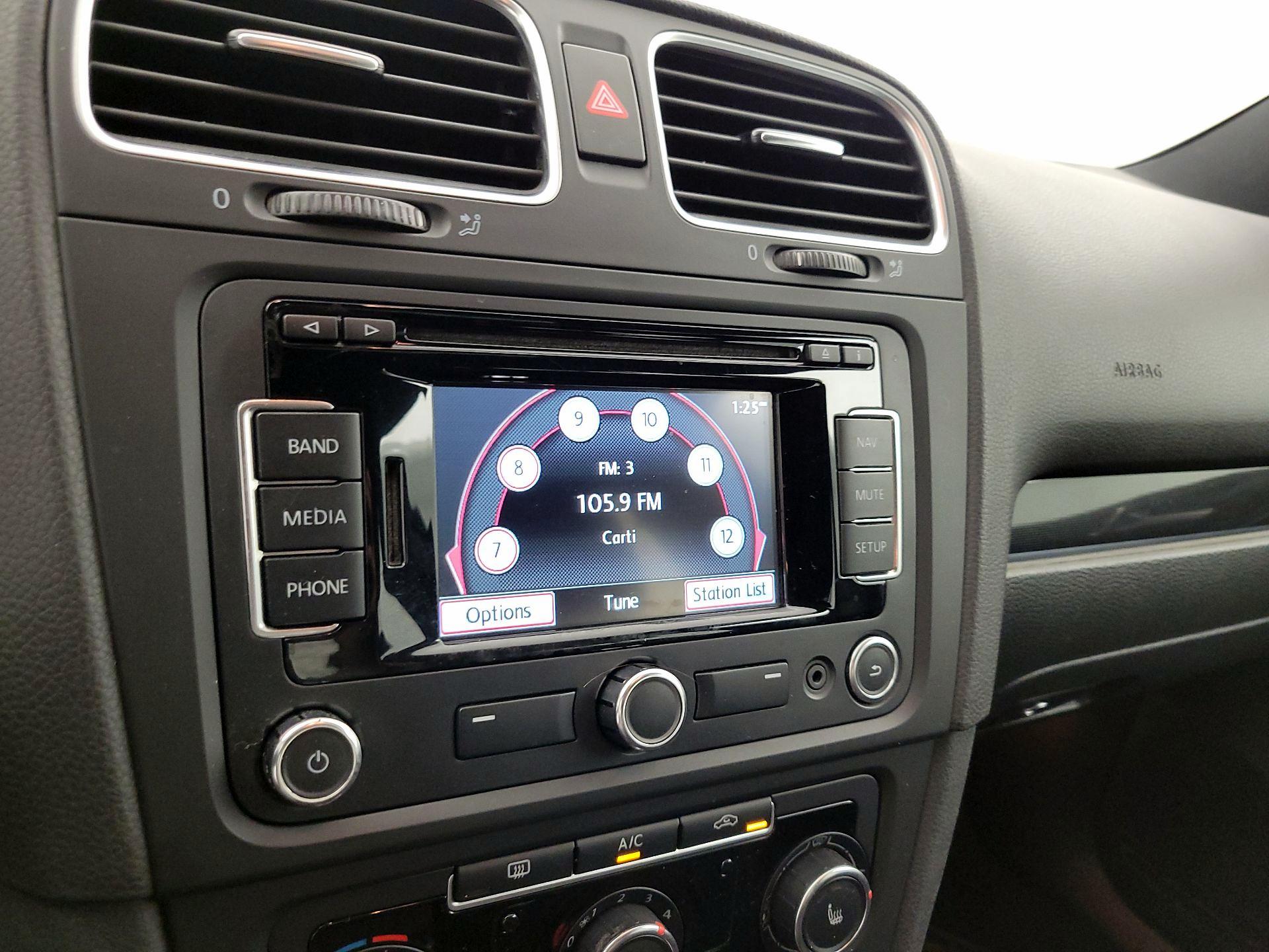 Thumbnail: 2013 Volkswagen Golf - 14