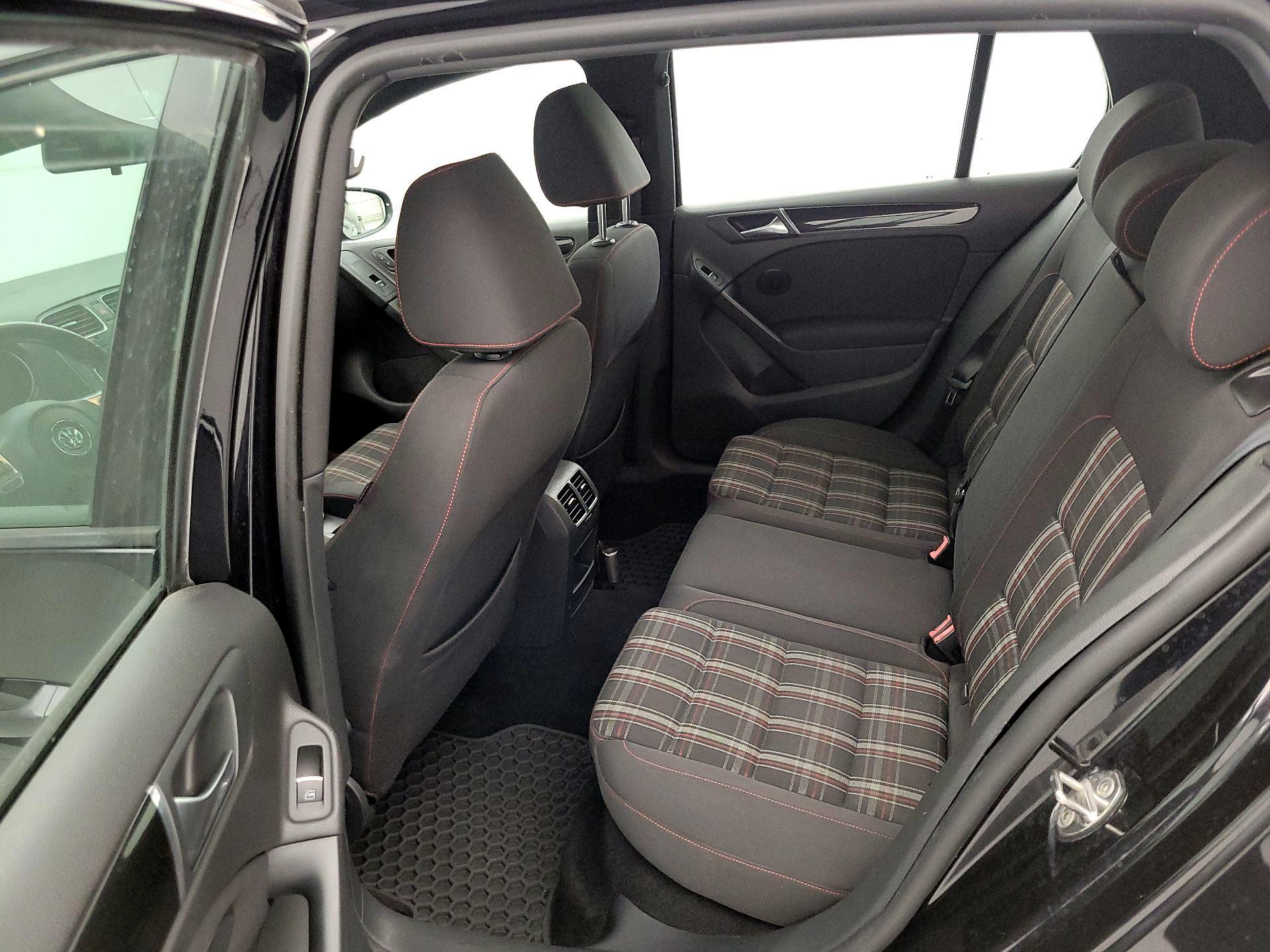 Thumbnail: 2013 Volkswagen Golf - 18