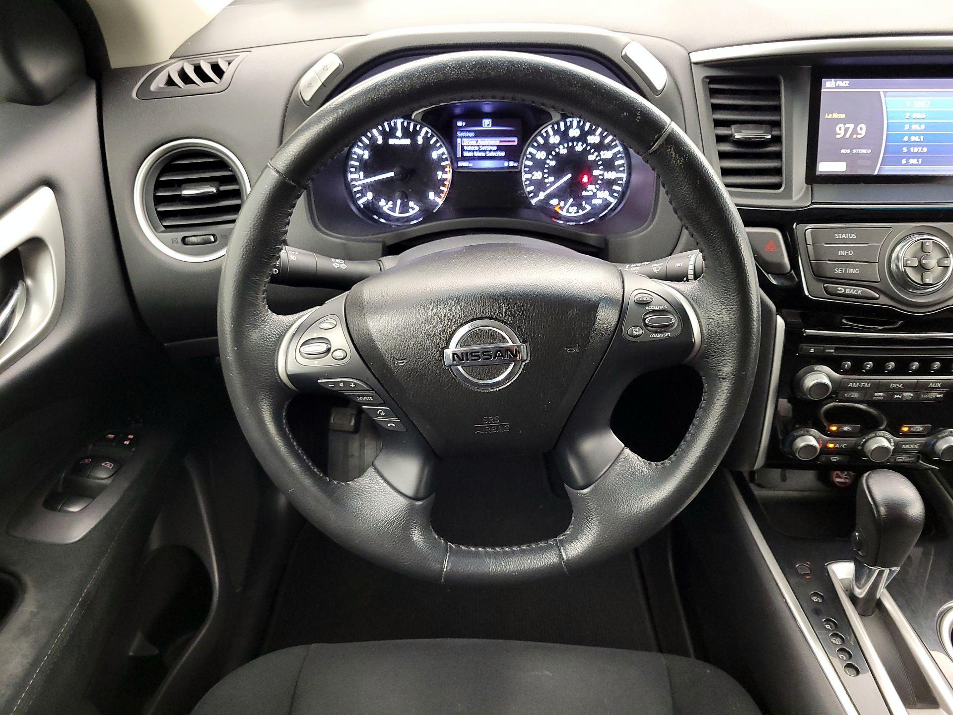 Thumbnail: 2016 Nissan Pathfinder - 10