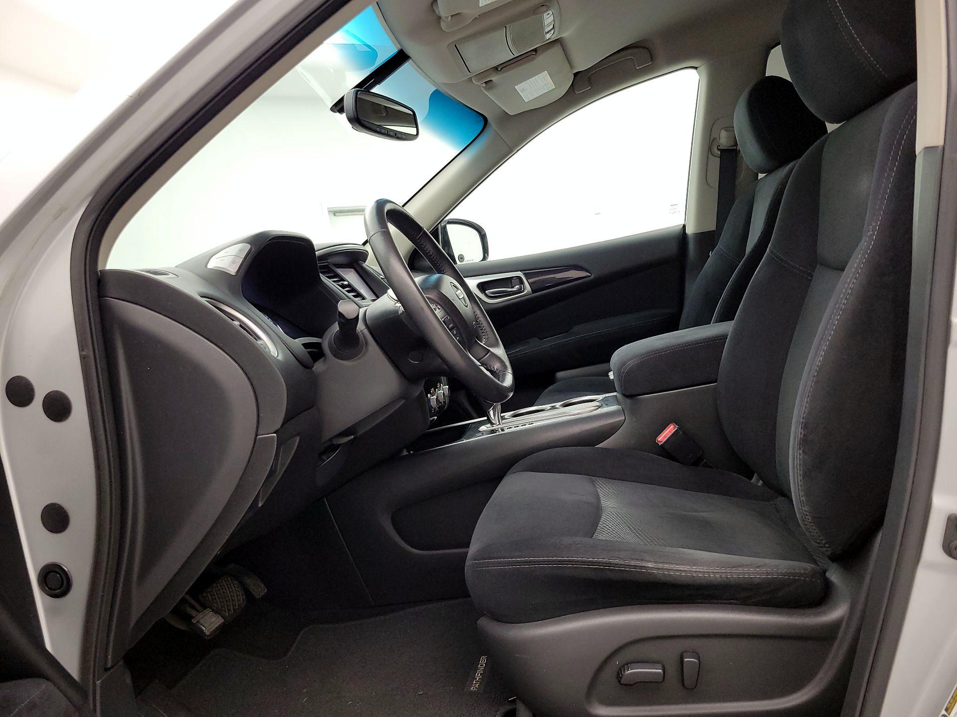 Thumbnail: 2016 Nissan Pathfinder - 11