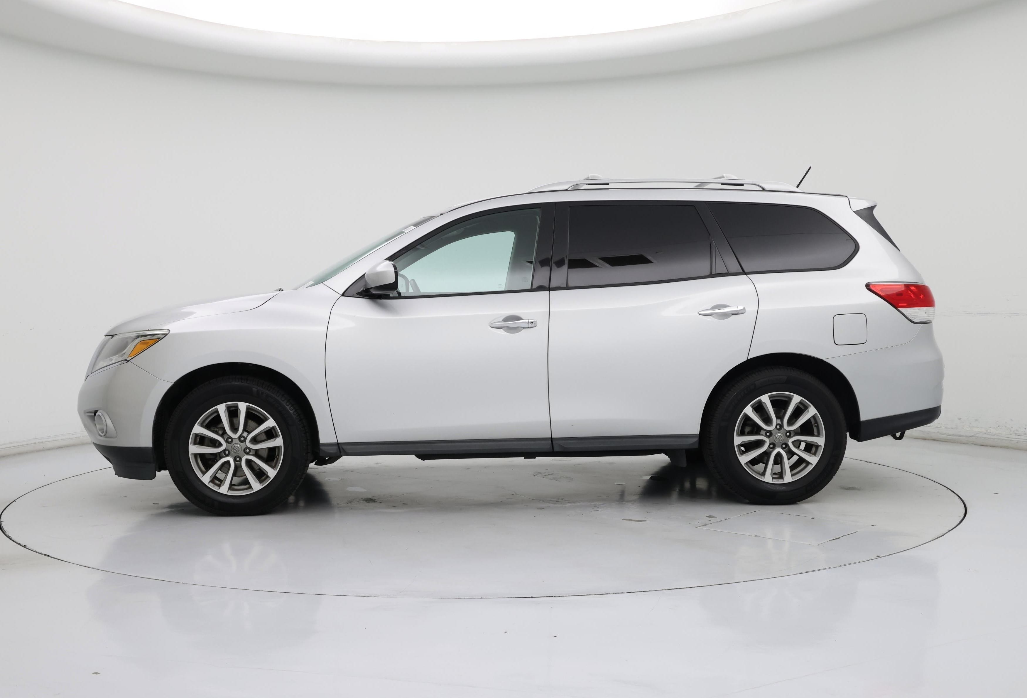 Thumbnail: 2016 Nissan Pathfinder - 3