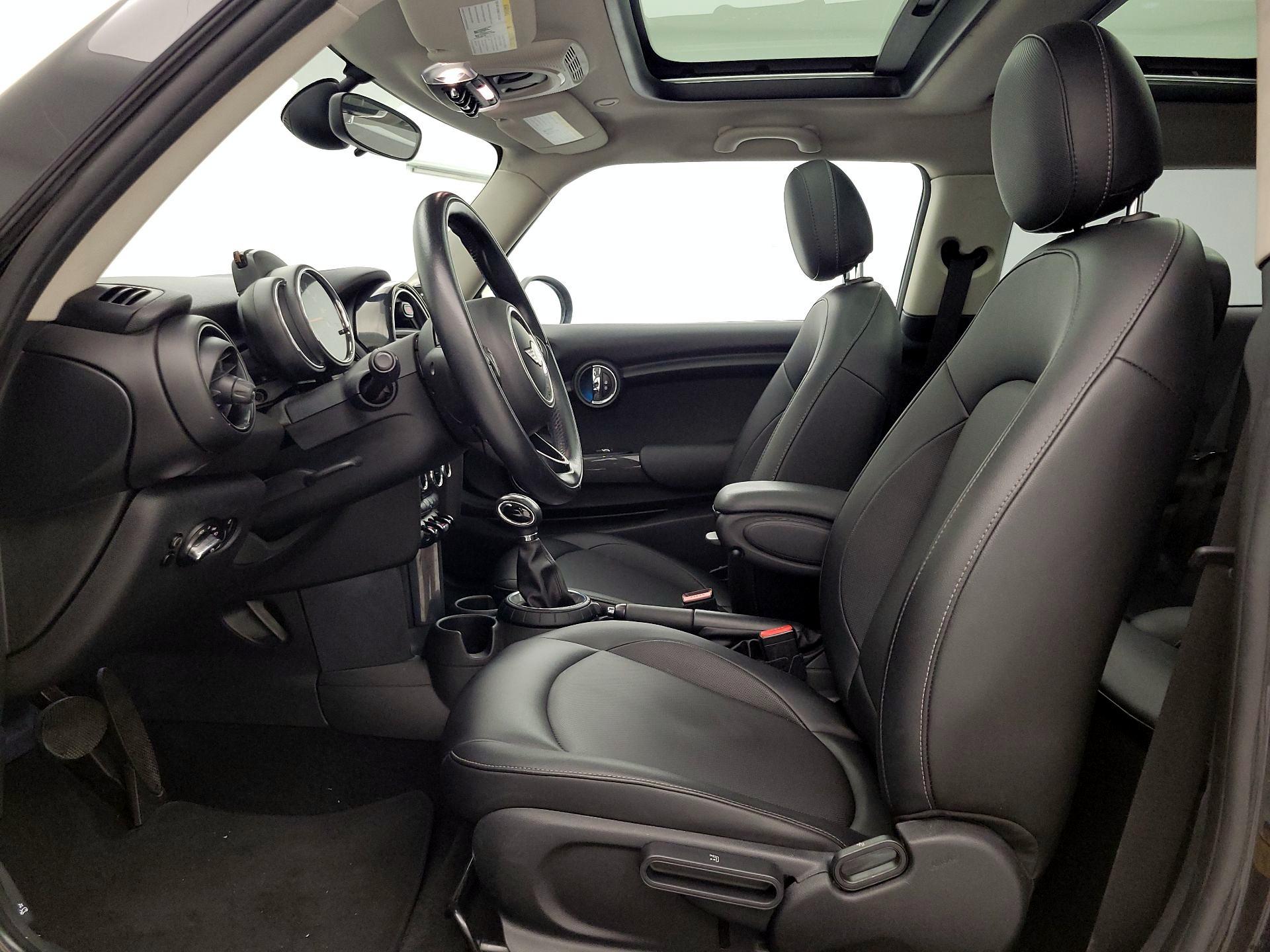 Thumbnail: 2016 MINI Cooper Hardtop - 11