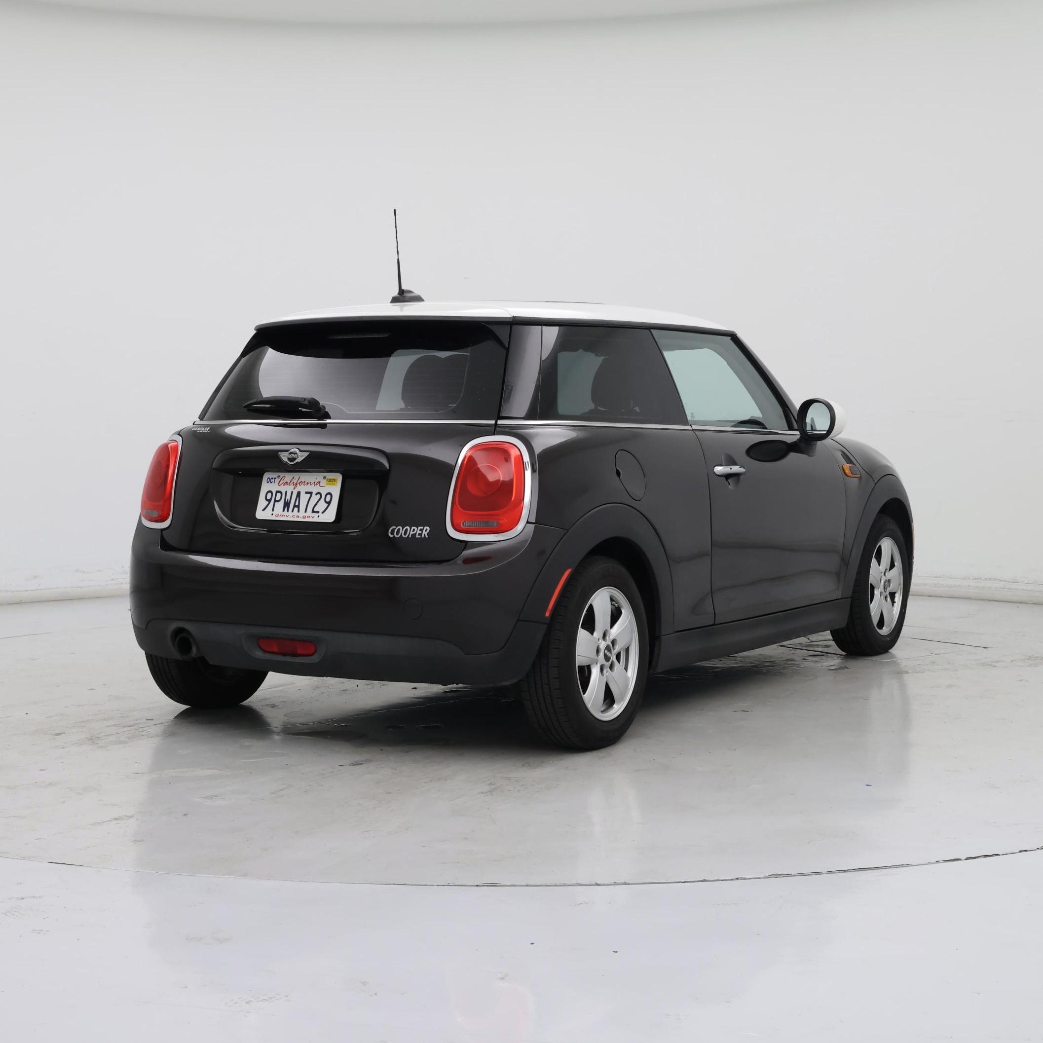 Thumbnail: 2016 MINI Cooper Hardtop - 8