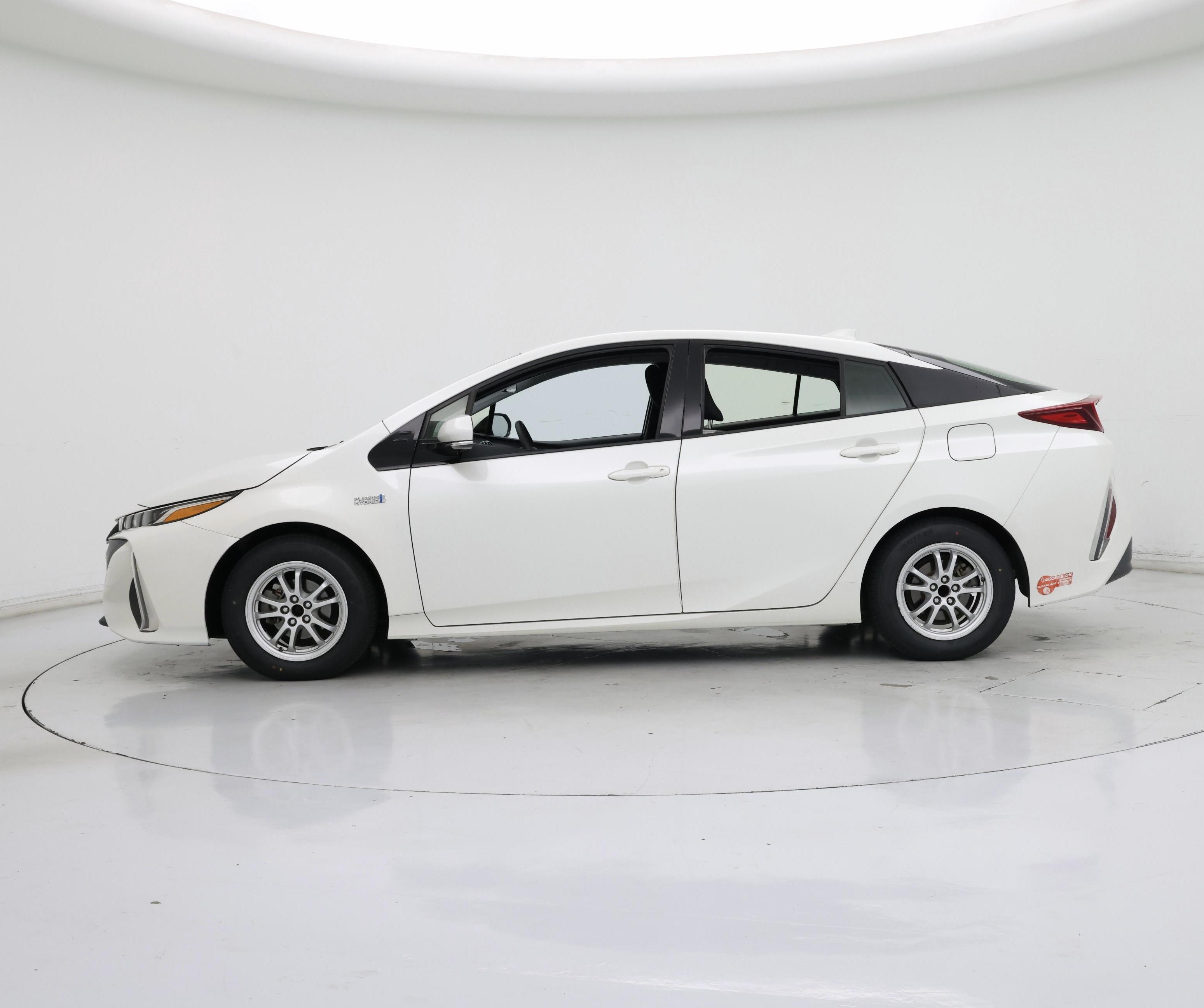 Thumbnail: 2017 Toyota Prius Prime - 3