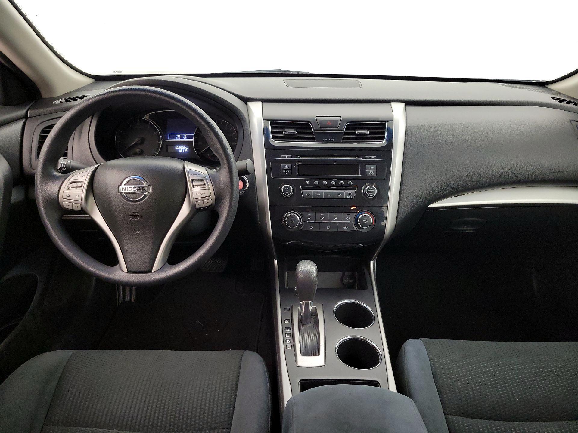 Thumbnail: 2015 Nissan Altima - 9