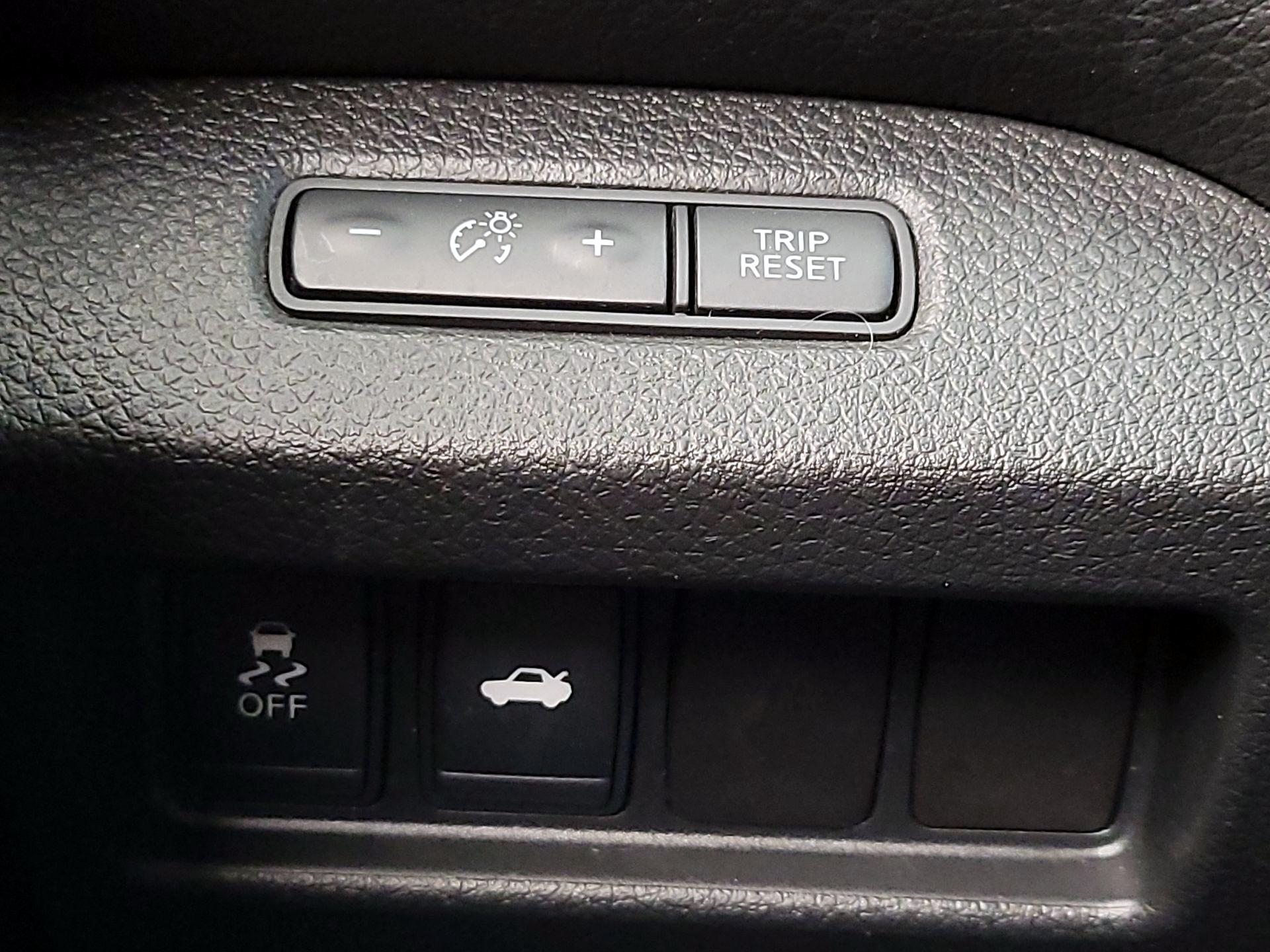 Thumbnail: 2015 Nissan Altima - 13