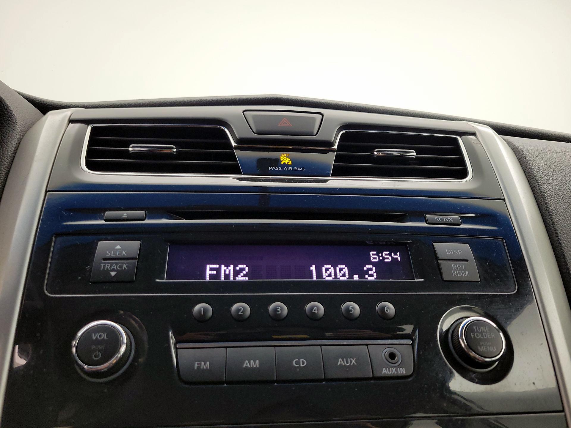 Thumbnail: 2015 Nissan Altima - 14