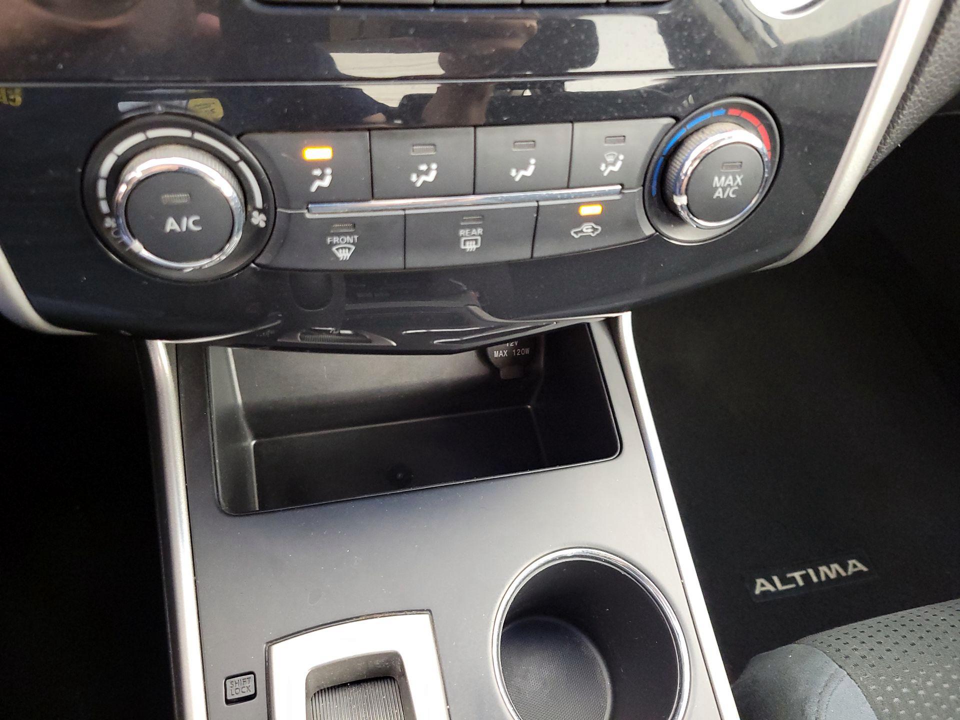 Thumbnail: 2015 Nissan Altima - 15