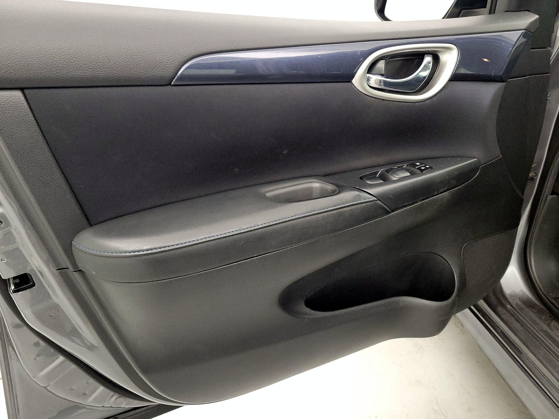 Thumbnail: 2016 Nissan Sentra - 12